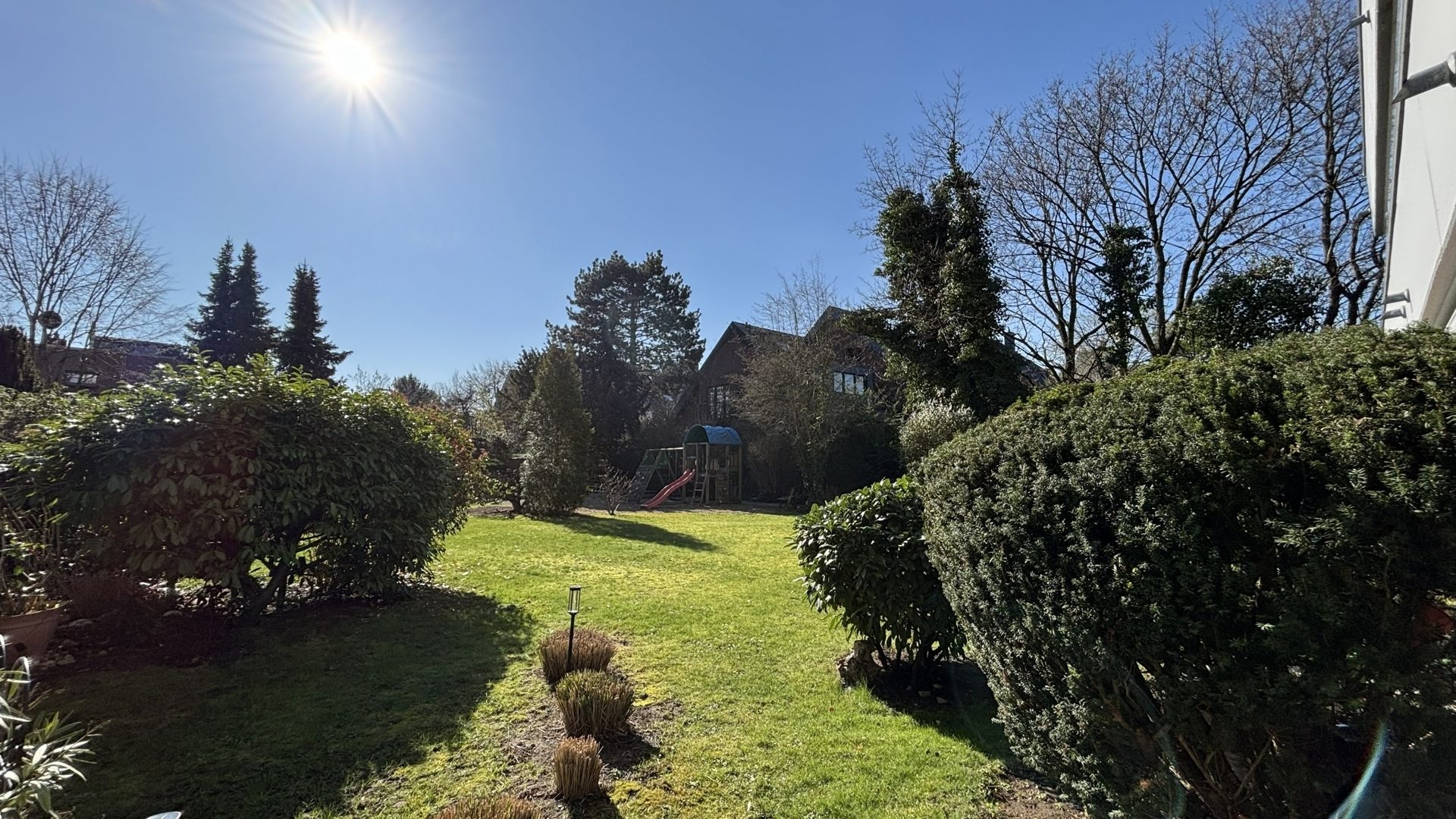 Böcker Wohnimmobilien - Immobilienangebot - Düsseldorf / Kaiserswerth - Alle - Großzügige 2-Zimmer-Wohnung zentral in Kaiserswerth