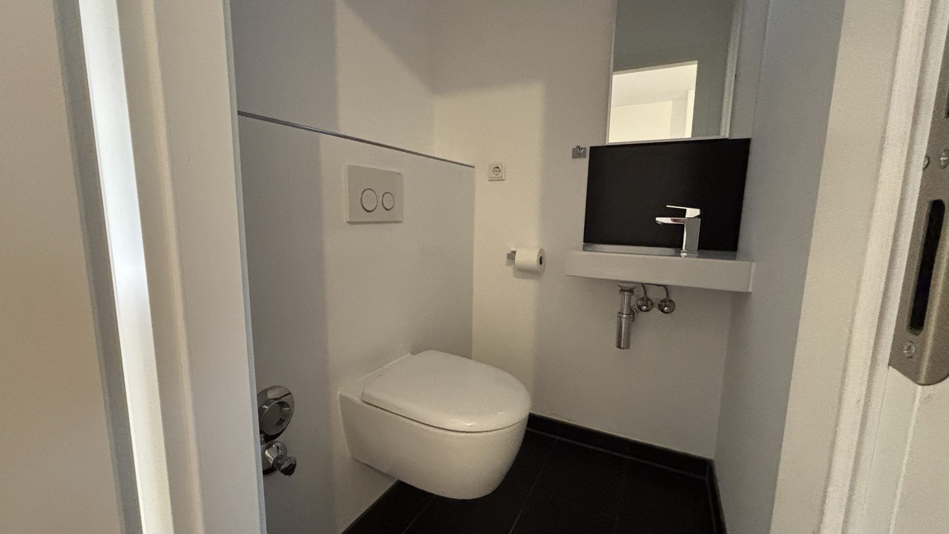 Böcker Wohnimmobilien - Immobilienangebot - Düsseldorf / Kaiserswerth - Alle - Großzügige 2-Zimmer-Wohnung zentral in Kaiserswerth