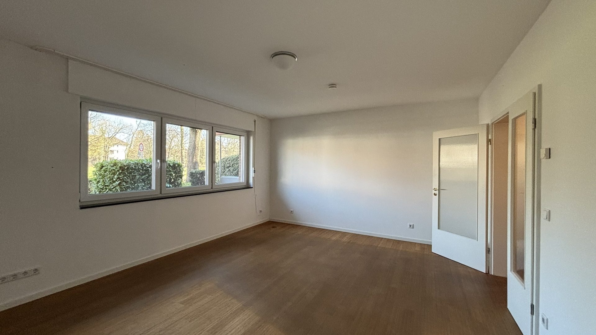 Böcker Wohnimmobilien - Immobilienangebot - Düsseldorf / Kaiserswerth - Alle - Großzügige 2-Zimmer-Wohnung zentral in Kaiserswerth