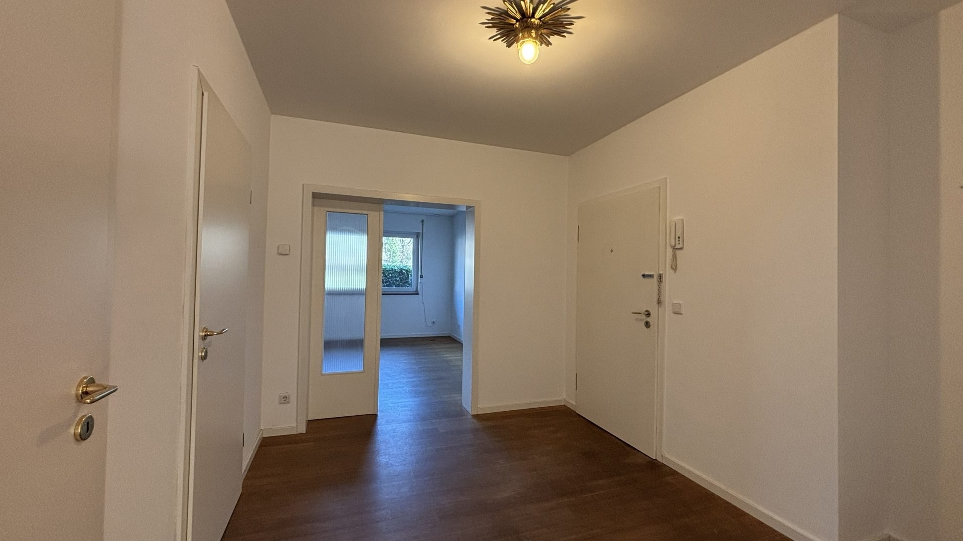 Böcker Wohnimmobilien - Immobilienangebot - Düsseldorf / Kaiserswerth - Alle - Großzügige 2-Zimmer-Wohnung zentral in Kaiserswerth