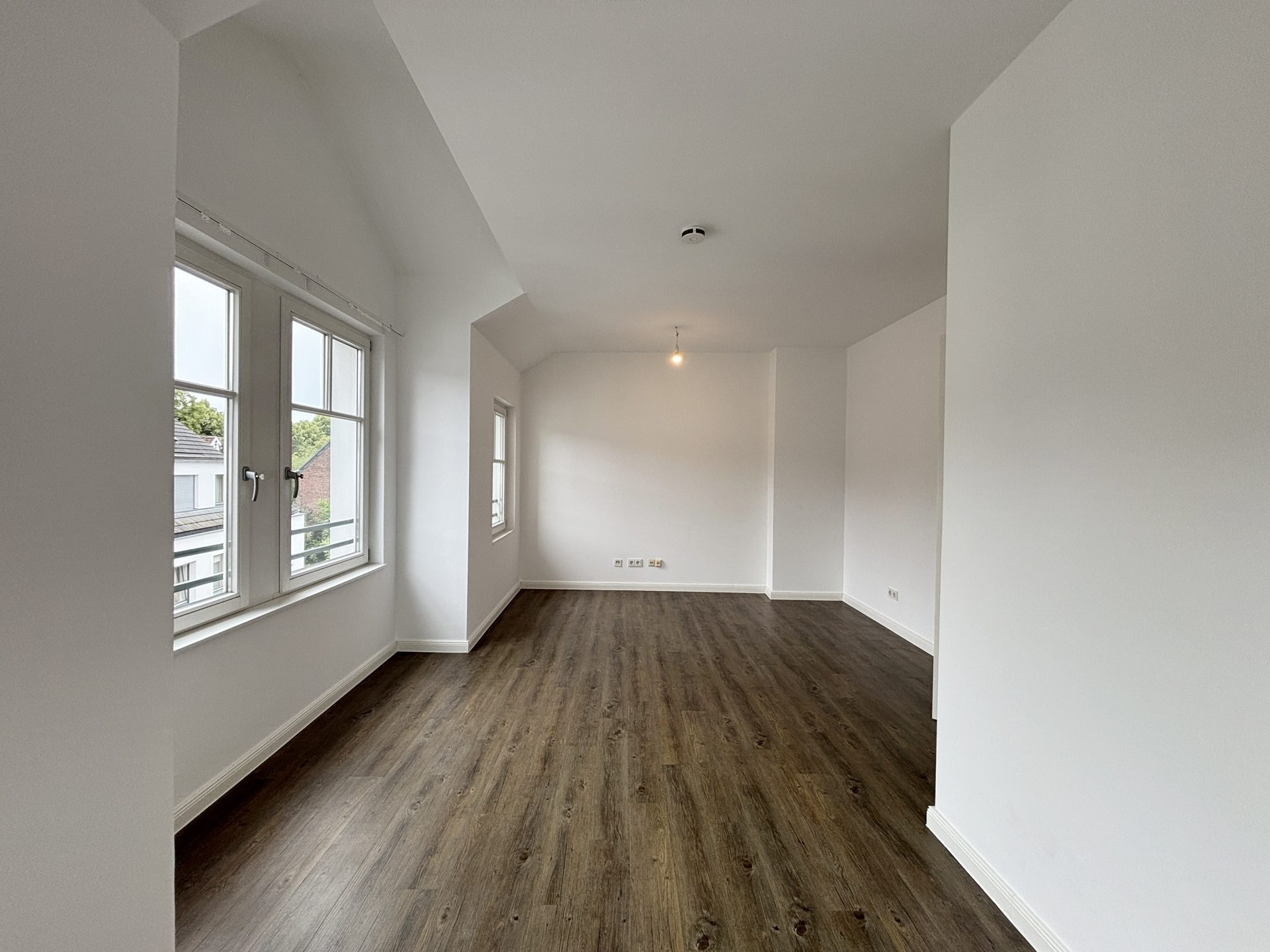 Böcker Wohnimmobilien - Immobilienangebot - Düsseldorf / Kaiserswerth - Alle - Life Style Townhouse im Herzen von Kaiserswerth! Junge 6-Zi-Stadtoase für Familien!