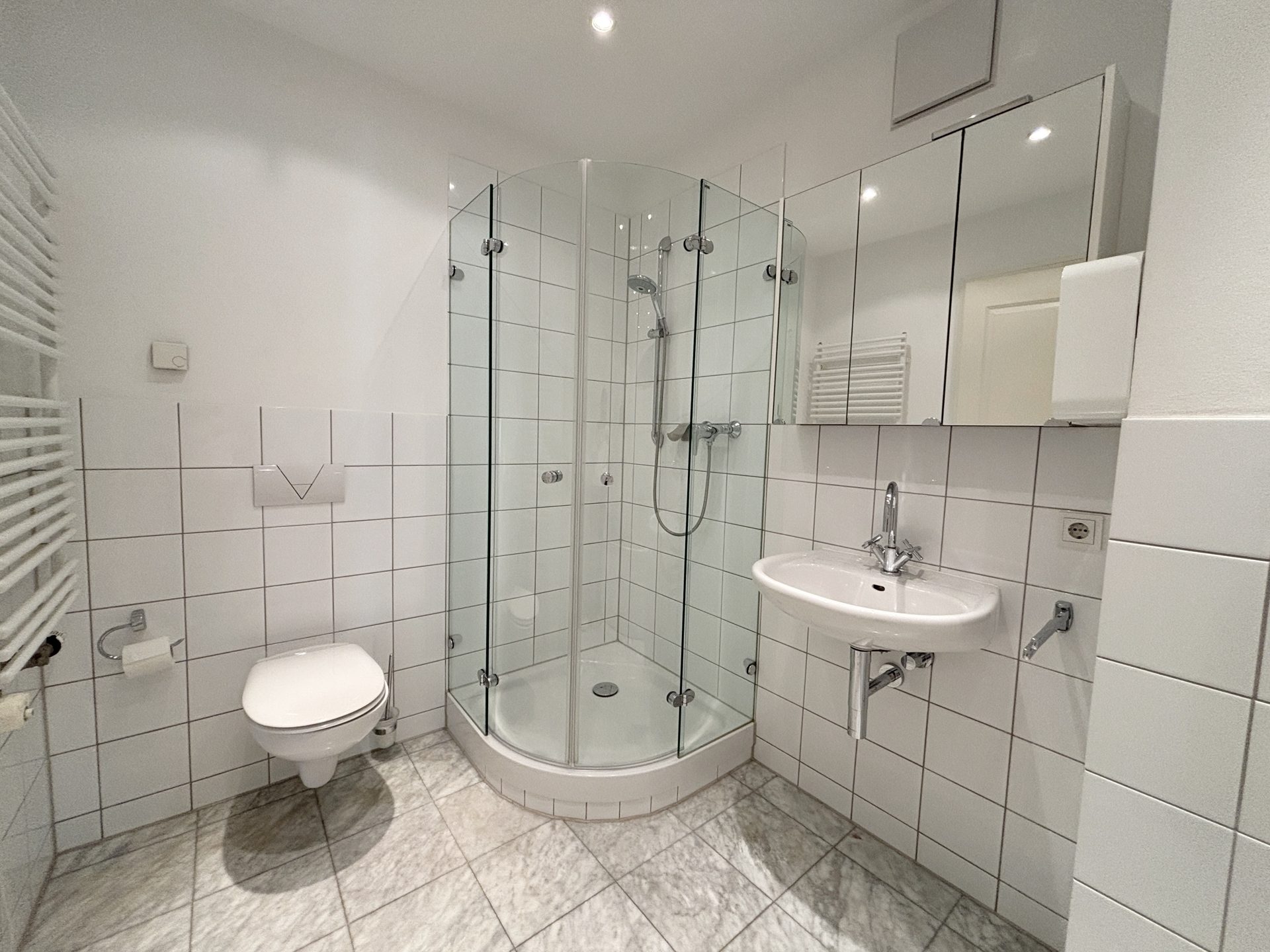 Böcker Wohnimmobilien - Immobilienangebot - Düsseldorf / Kaiserswerth - Alle - Life Style Townhouse im Herzen von Kaiserswerth! Junge 6-Zi-Stadtoase für Familien!