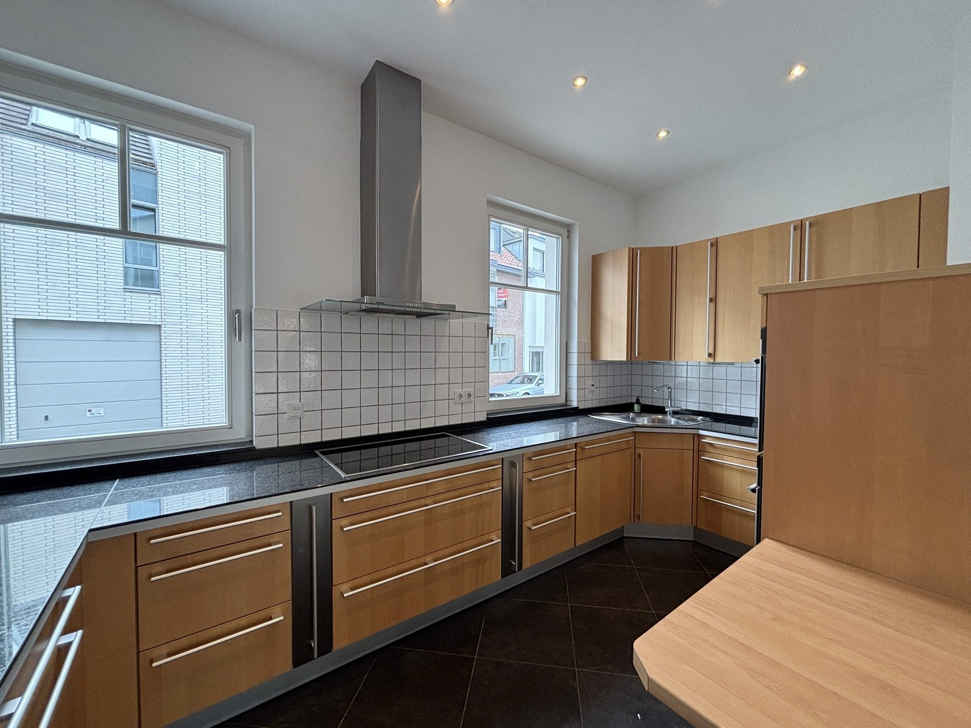 Böcker Wohnimmobilien - Immobilienangebot - Düsseldorf / Kaiserswerth - Alle - Life Style Townhouse im Herzen von Kaiserswerth! Junge 6-Zi-Stadtoase für Familien!