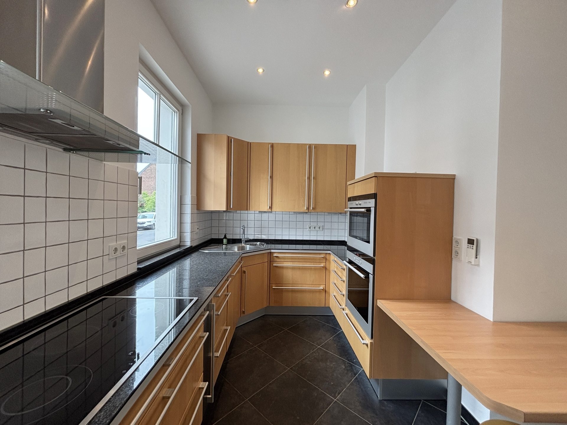 Böcker Wohnimmobilien - Immobilienangebot - Düsseldorf / Kaiserswerth - Alle - Life Style Townhouse im Herzen von Kaiserswerth! Junge 6-Zi-Stadtoase für Familien!