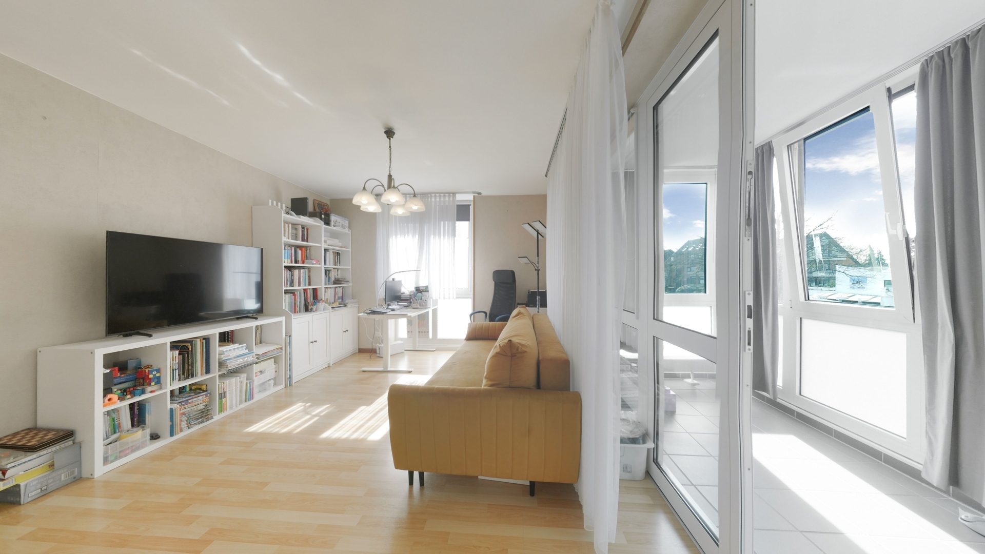 Böcker Wohnimmobilien - Immobilienangebot - Düsseldorf / Kaiserswerth - Alle - Familienfreundliche 4,5 Zi.-Wohnung  mit Balkon. Wintergarten, Grünblick, in Nähe Rhein & ISD