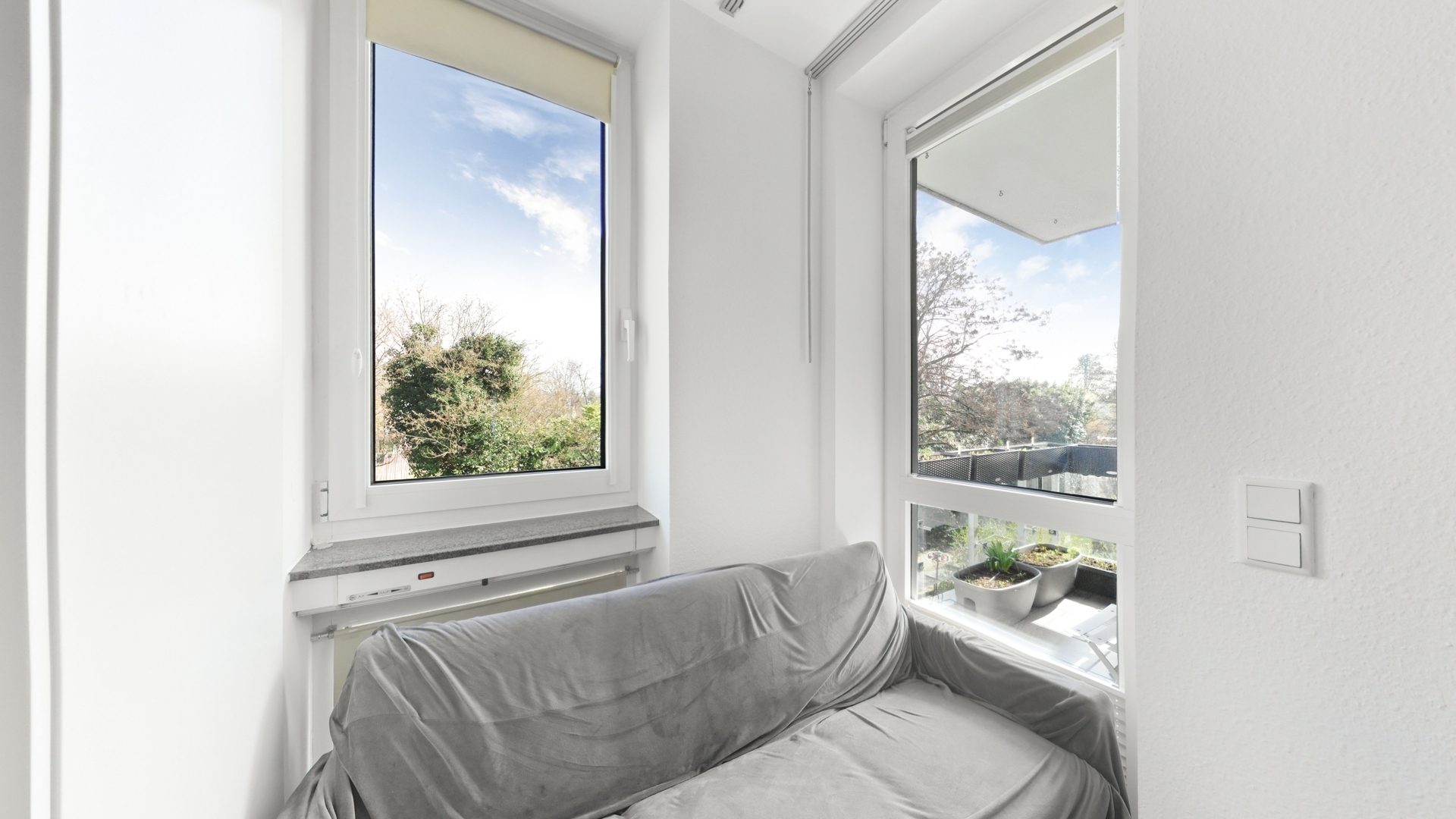Böcker Wohnimmobilien - Immobilienangebot - Düsseldorf / Kaiserswerth - Alle - Familienfreundliche 4,5 Zi.-Wohnung  mit Balkon. Wintergarten, Grünblick, in Nähe Rhein & ISD