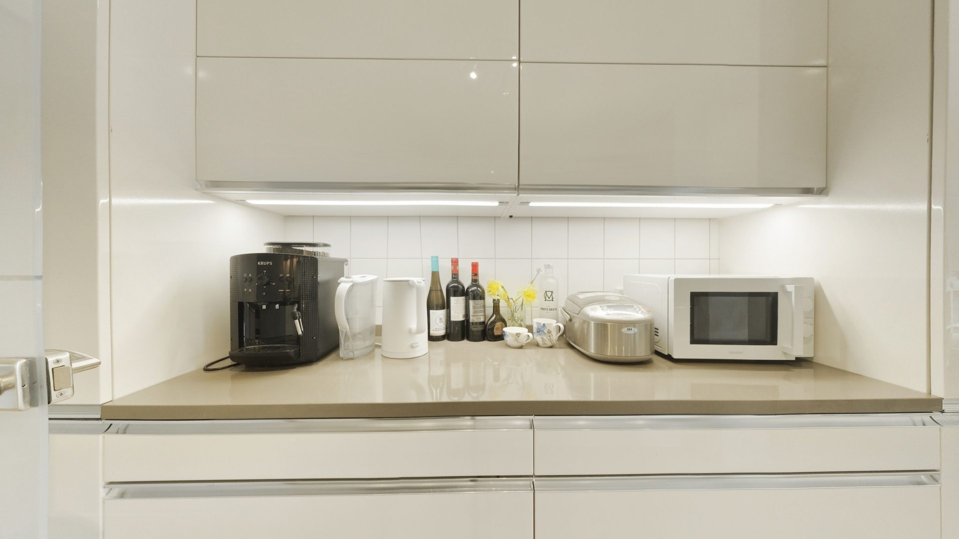 Böcker Wohnimmobilien - Immobilienangebot - Düsseldorf / Kaiserswerth - Alle - Familienfreundliche 4,5 Zi.-Wohnung  mit Balkon. Wintergarten, Grünblick, in Nähe Rhein & ISD