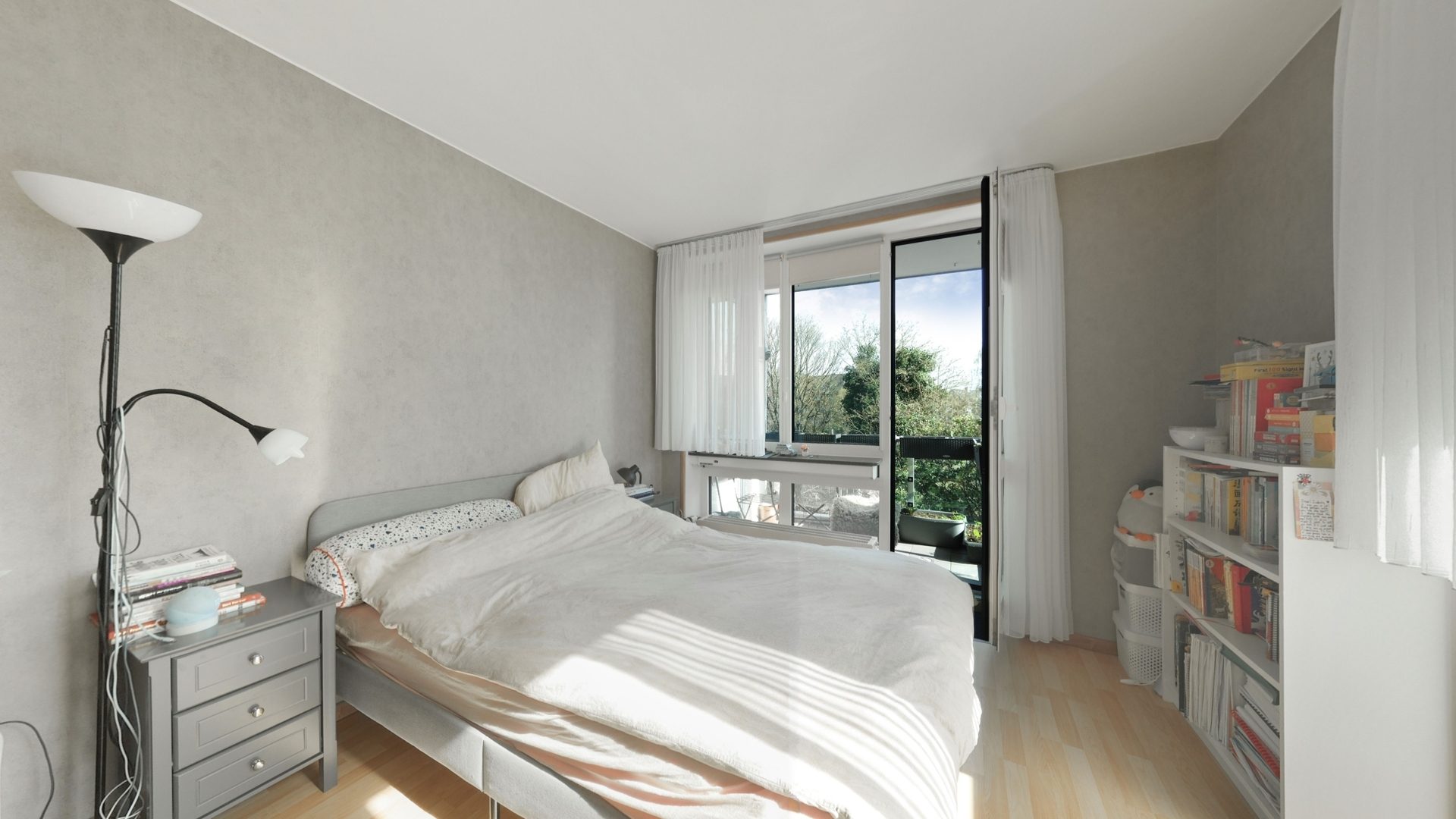 Böcker Wohnimmobilien - Immobilienangebot - Düsseldorf / Kaiserswerth - Alle - Familienfreundliche 4,5 Zi.-Wohnung  mit Balkon. Wintergarten, Grünblick, in Nähe Rhein & ISD