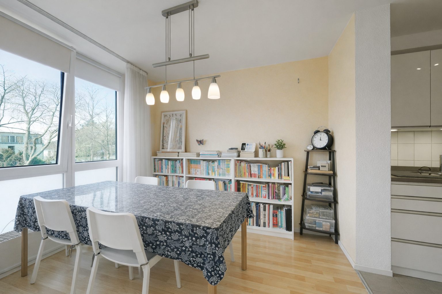 Böcker Wohnimmobilien - Immobilienangebot - Düsseldorf / Kaiserswerth - Alle - Familienfreundliche 4,5 Zi.-Wohnung  mit Balkon. Wintergarten, Grünblick, in Nähe Rhein & ISD