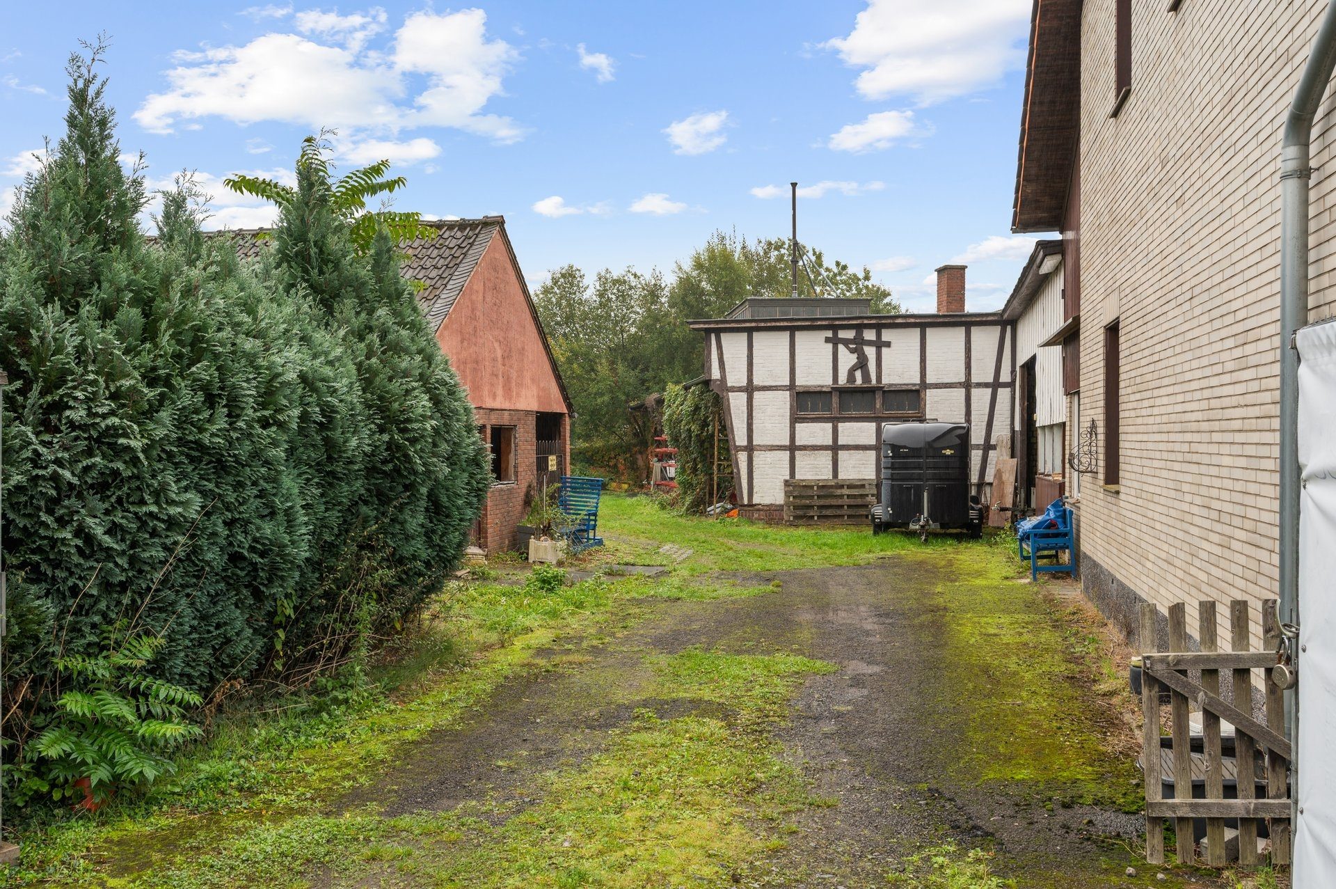 Böcker Wohnimmobilien - Immobilienangebot - Krefeld / Traar - Alle - Grundstück in Krefeld-Traar – Raum für Ideen, Wohnen und Entwicklung