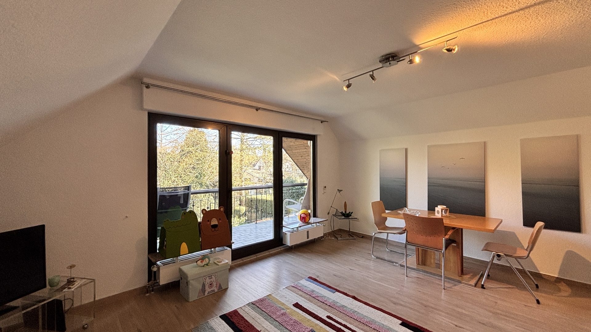 Böcker Wohnimmobilien - Immobilienangebot - Ratingen - Alle - Äußerst gepflegte und geräumige Stadtvilla in ruhiger Lage mit großem parkähnlichem Garten