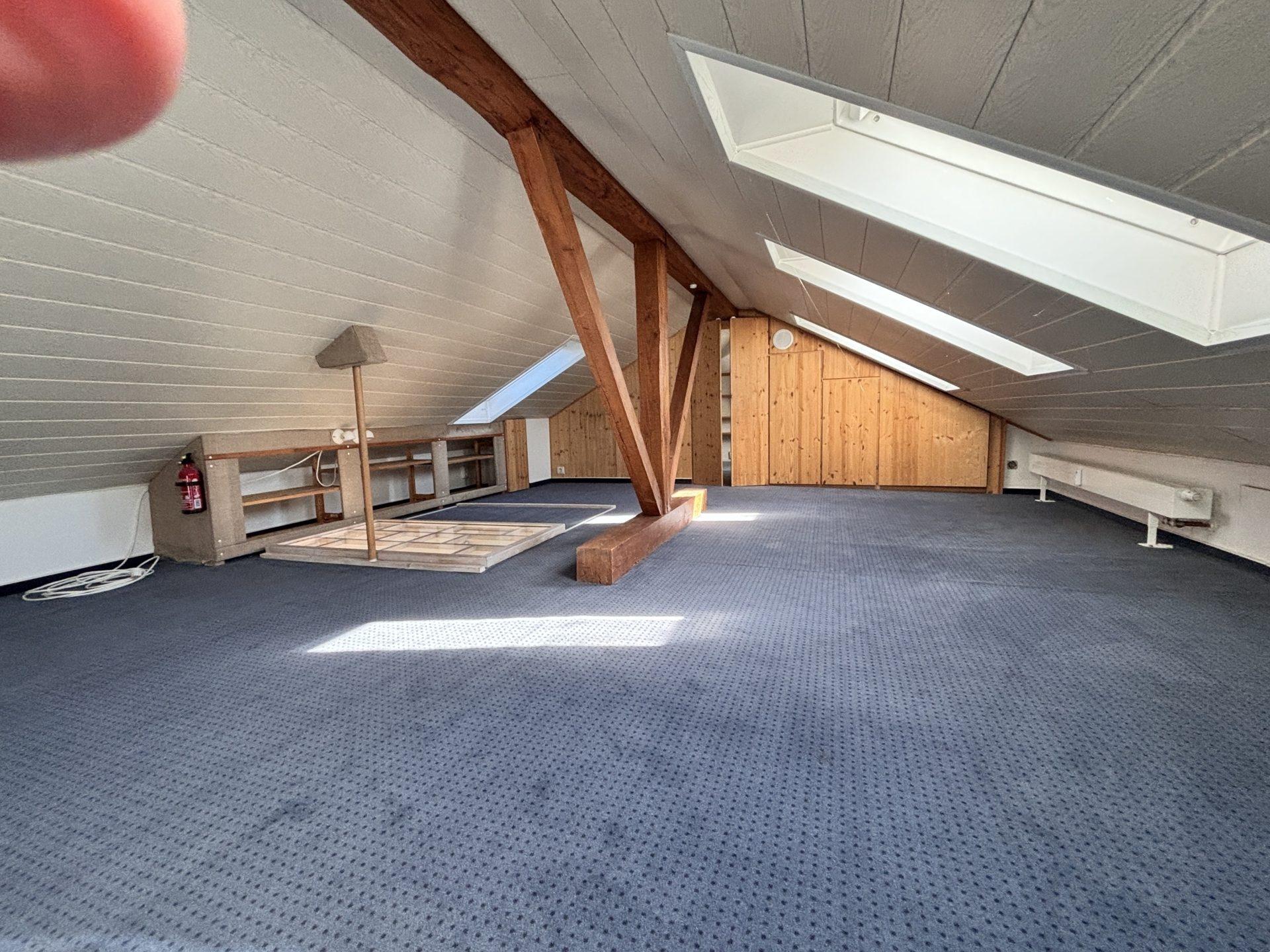 Böcker Wohnimmobilien - Immobilienangebot - Düsseldorf / Kaiserswerth - Alle - Ruhig gelegene Etagenwohnung mit großem, sonnigen Südbalkon.