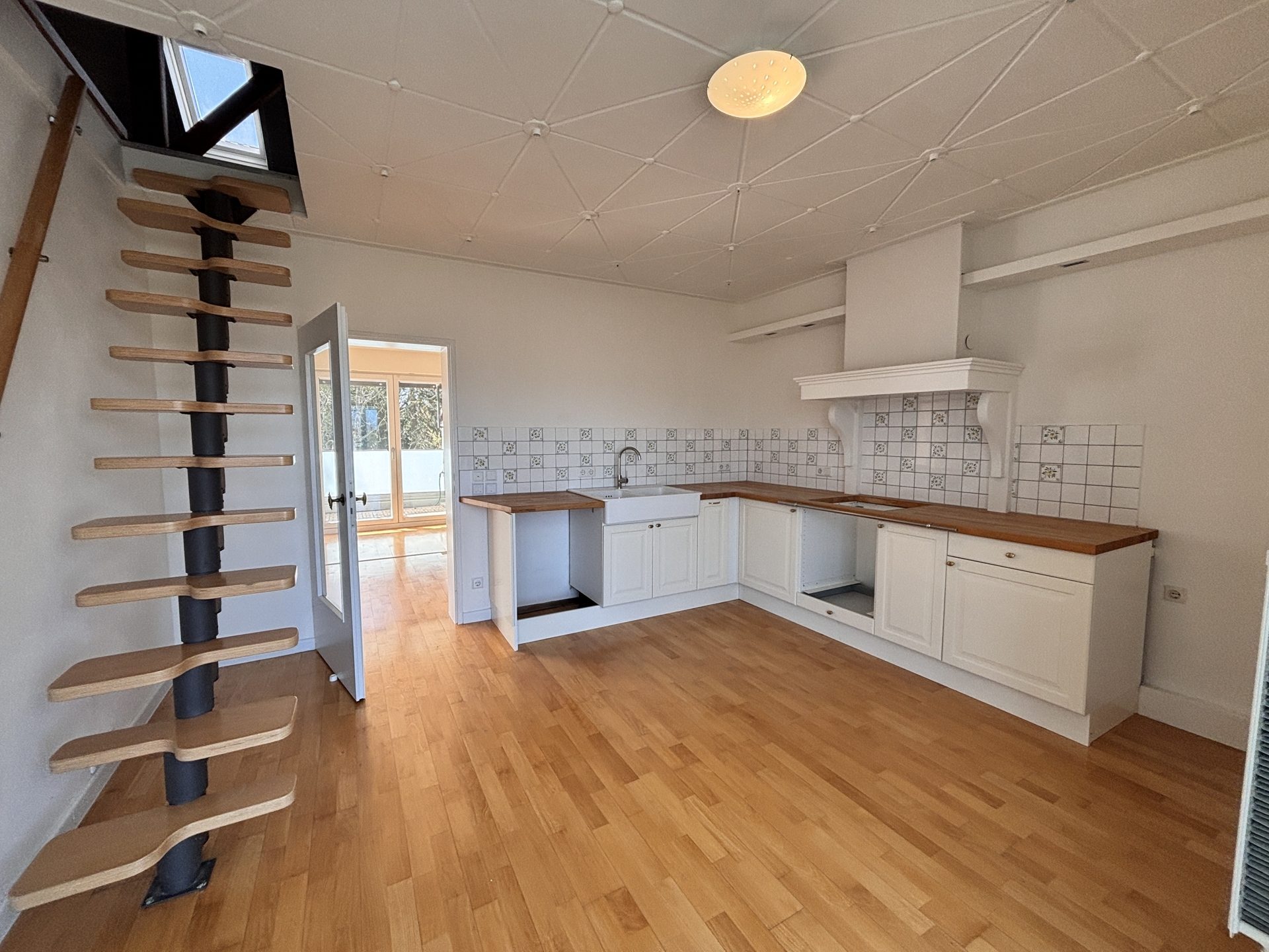 Böcker Wohnimmobilien - Immobilienangebot - Düsseldorf / Kaiserswerth - Alle - Ruhig gelegene Etagenwohnung mit großem, sonnigen Südbalkon.