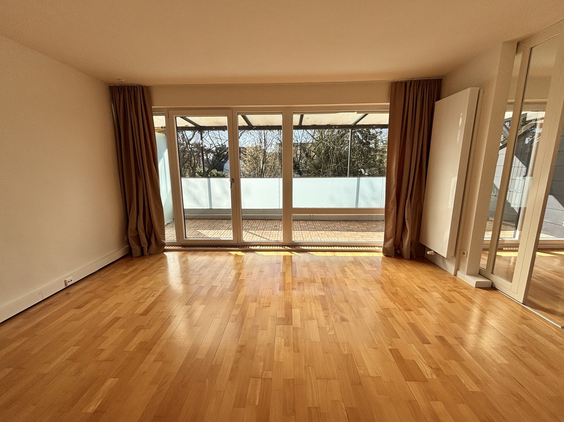 Böcker Wohnimmobilien - Immobilienangebot - Düsseldorf / Kaiserswerth - Alle - Ruhig gelegene Etagenwohnung mit großem, sonnigen Südbalkon.