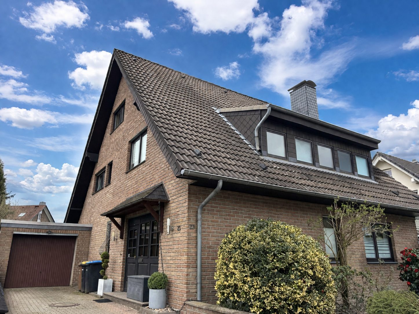 Böcker Wohnimmobilien - Immobilienangebot - Ratingen - Alle - Freistehendes Einfamilienhaus mit großem Garten und viel Potenzial für Familien