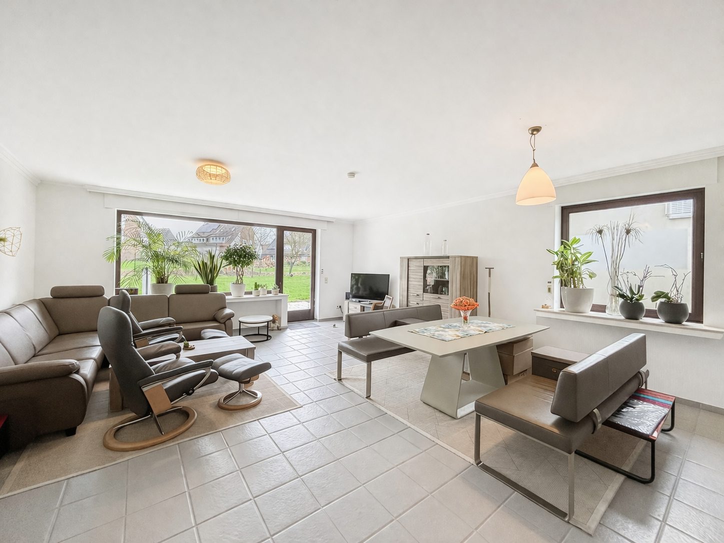 Böcker Wohnimmobilien - Immobilienangebot - Ratingen - Alle - Freistehendes Einfamilienhaus mit großem Garten und viel Potenzial für Familien