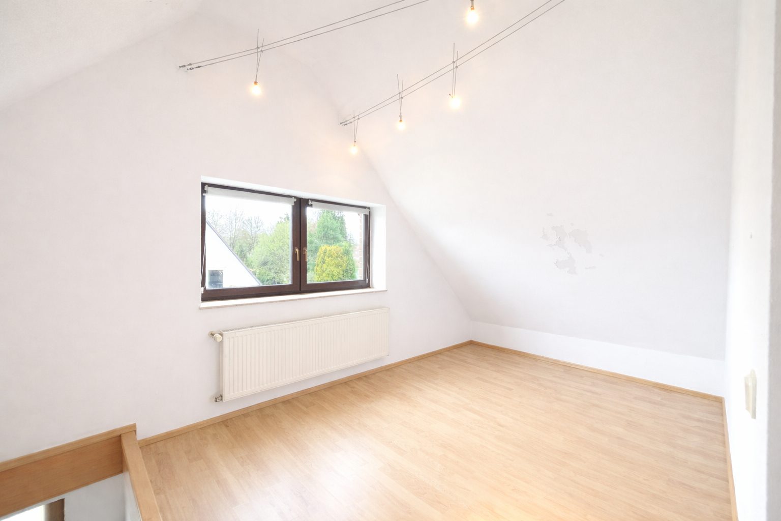 Böcker Wohnimmobilien - Immobilienangebot - Ratingen - Alle - Freistehendes Einfamilienhaus mit großem Garten und viel Potenzial für Familien