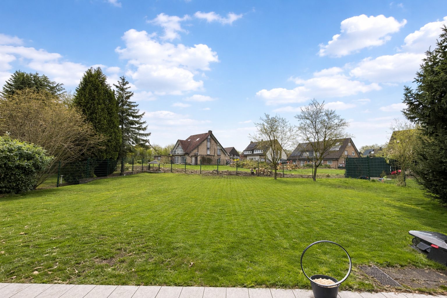Böcker Wohnimmobilien - Immobilienangebot - Ratingen - Alle - Freistehendes Einfamilienhaus mit großem Garten und viel Potenzial für Familien