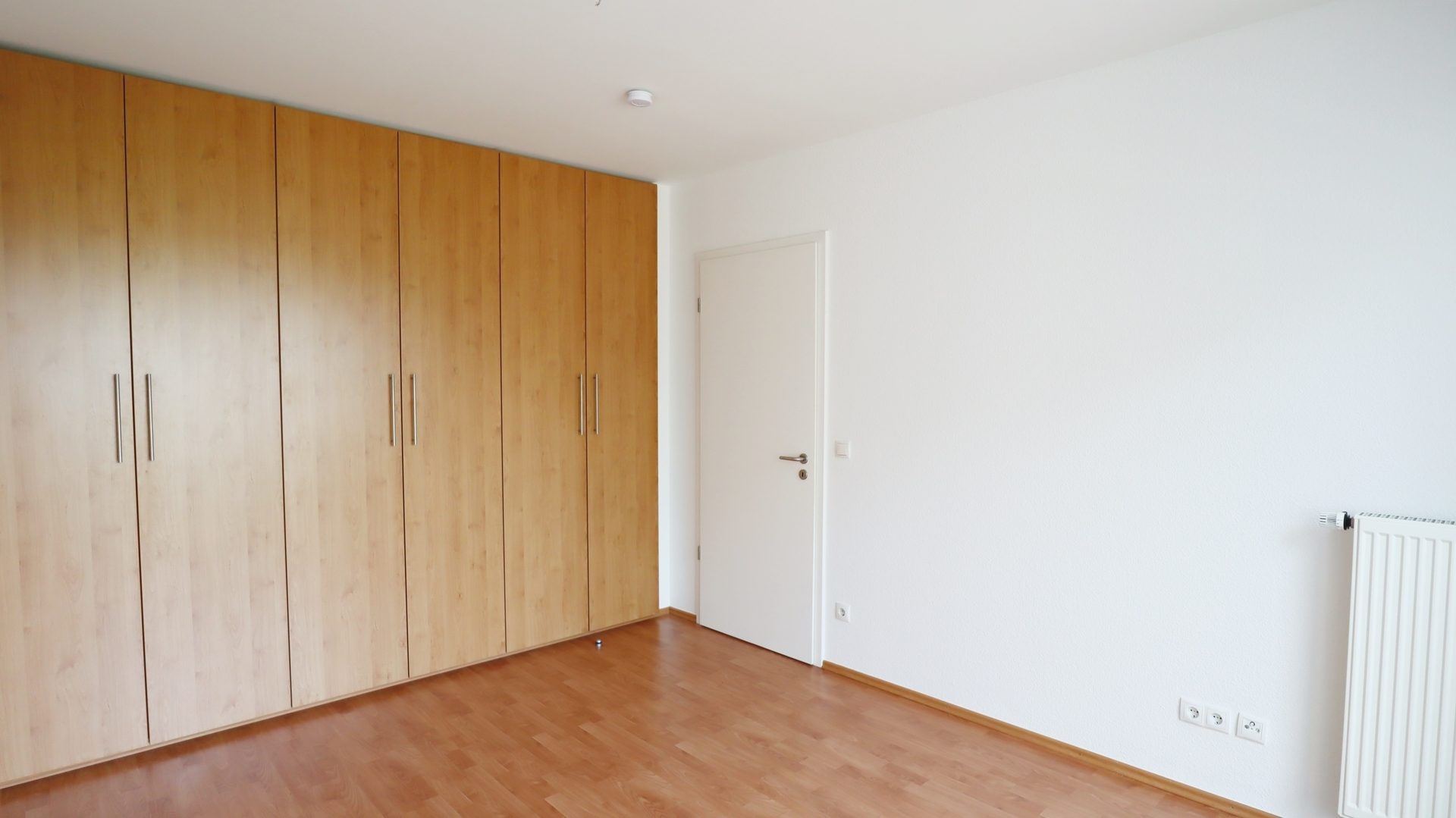 Böcker Wohnimmobilien - Immobilienangebot - Düsseldorf / Lohausen - Alle - Exklusives Townhouse in sehr guter Lage! Vollklimatisiert und neue EBK - Nähe der ISD