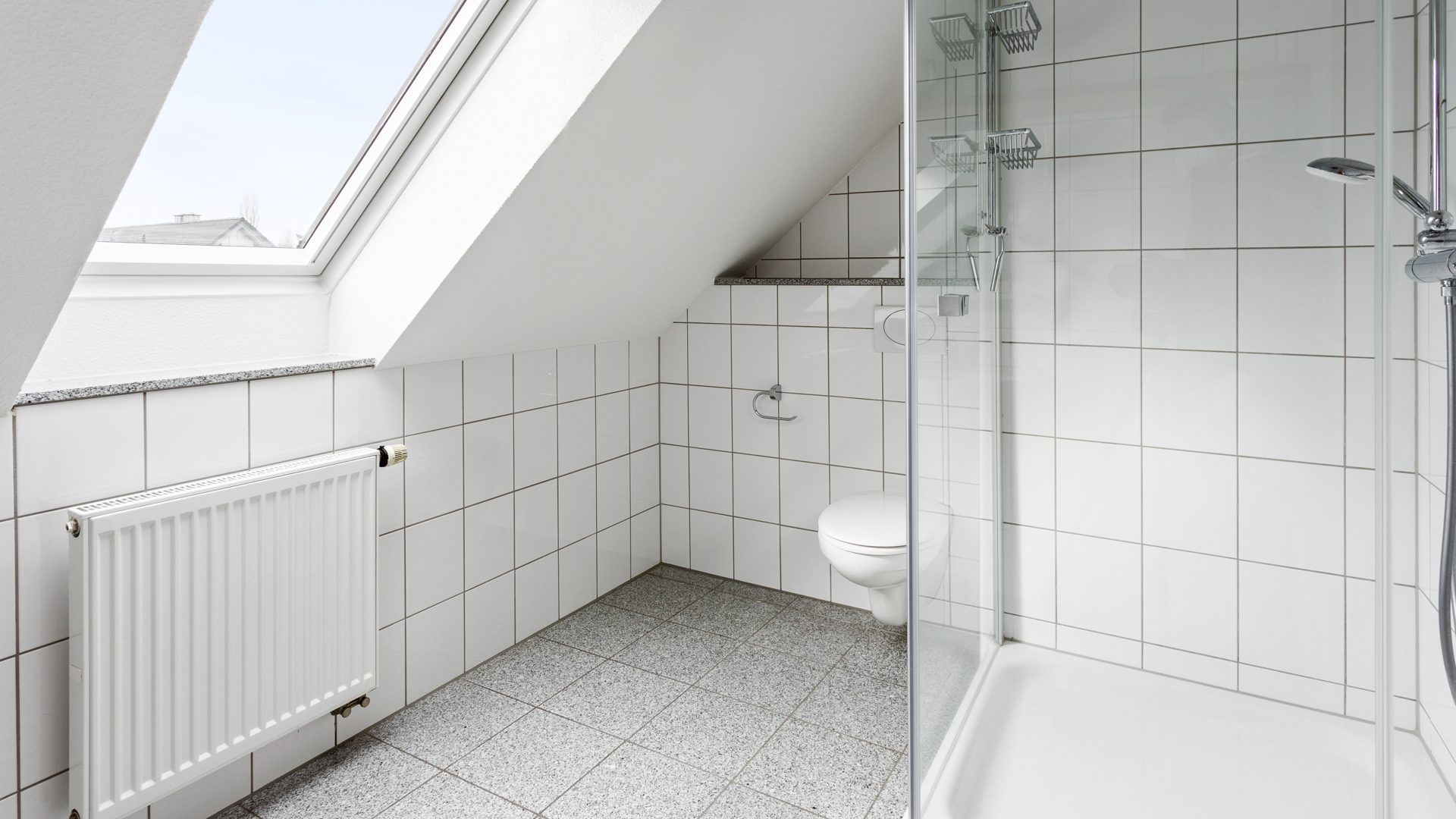 Böcker Wohnimmobilien - Immobilienangebot - Düsseldorf / Lohausen - Alle - Exklusives Townhouse in sehr guter Lage! Vollklimatisiert und neue EBK - Nähe der ISD
