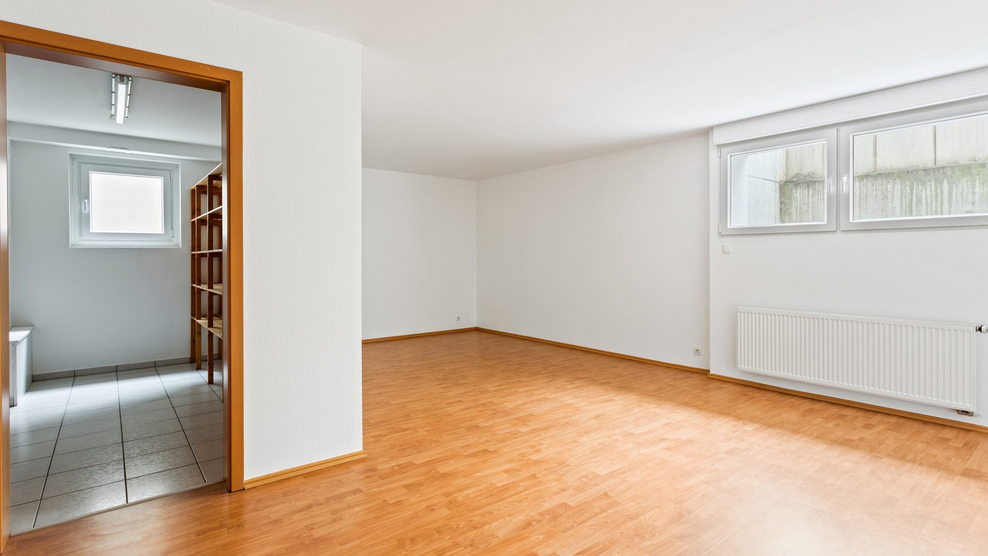 Böcker Wohnimmobilien - Immobilienangebot - Düsseldorf / Lohausen - Alle - Exklusives Townhouse in sehr guter Lage! Vollklimatisiert und neue EBK - Nähe der ISD