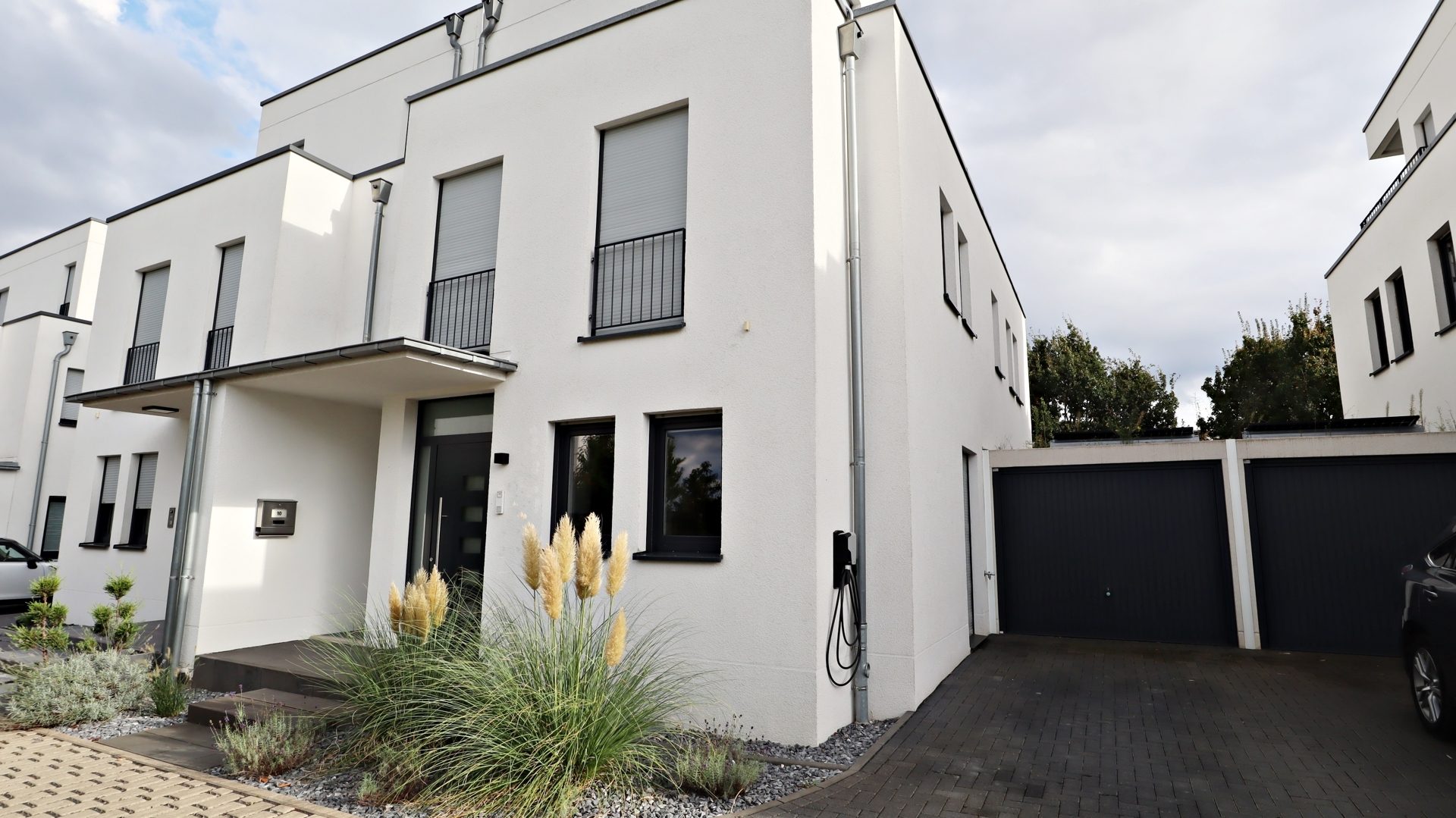 Böcker Wohnimmobilien - Immobilienangebot - Düsseldorf / Angermund - Alle - Großzügige Doppelhaushälfte in Angermund mit Top-Ausstattung, Garten und Garage