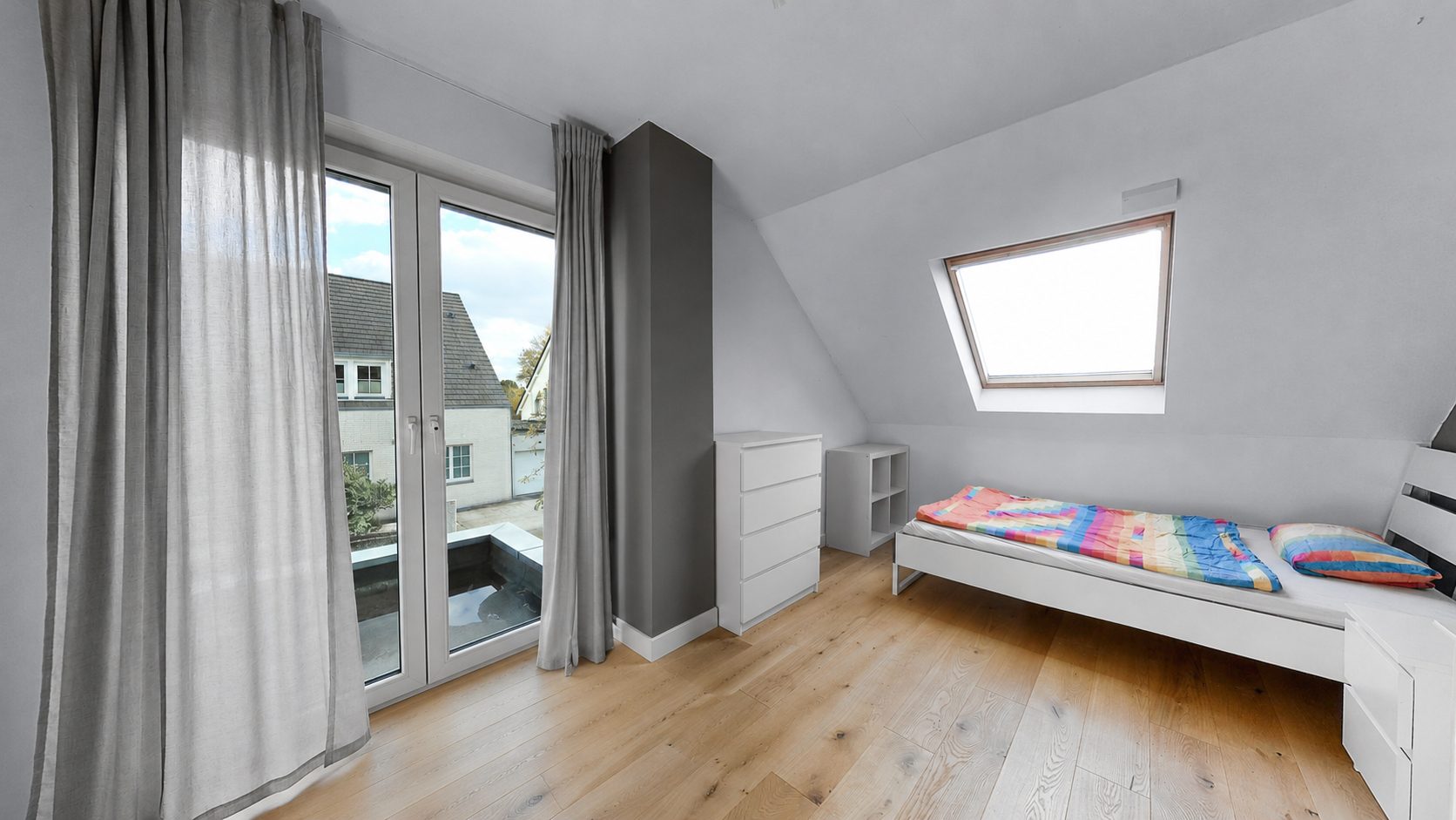 Böcker Wohnimmobilien - Immobilienangebot - Düsseldorf / Lohausen - Alle - Familientraum in begehrter Wohnlage fußläufig zum Rhein und nahe der ISD