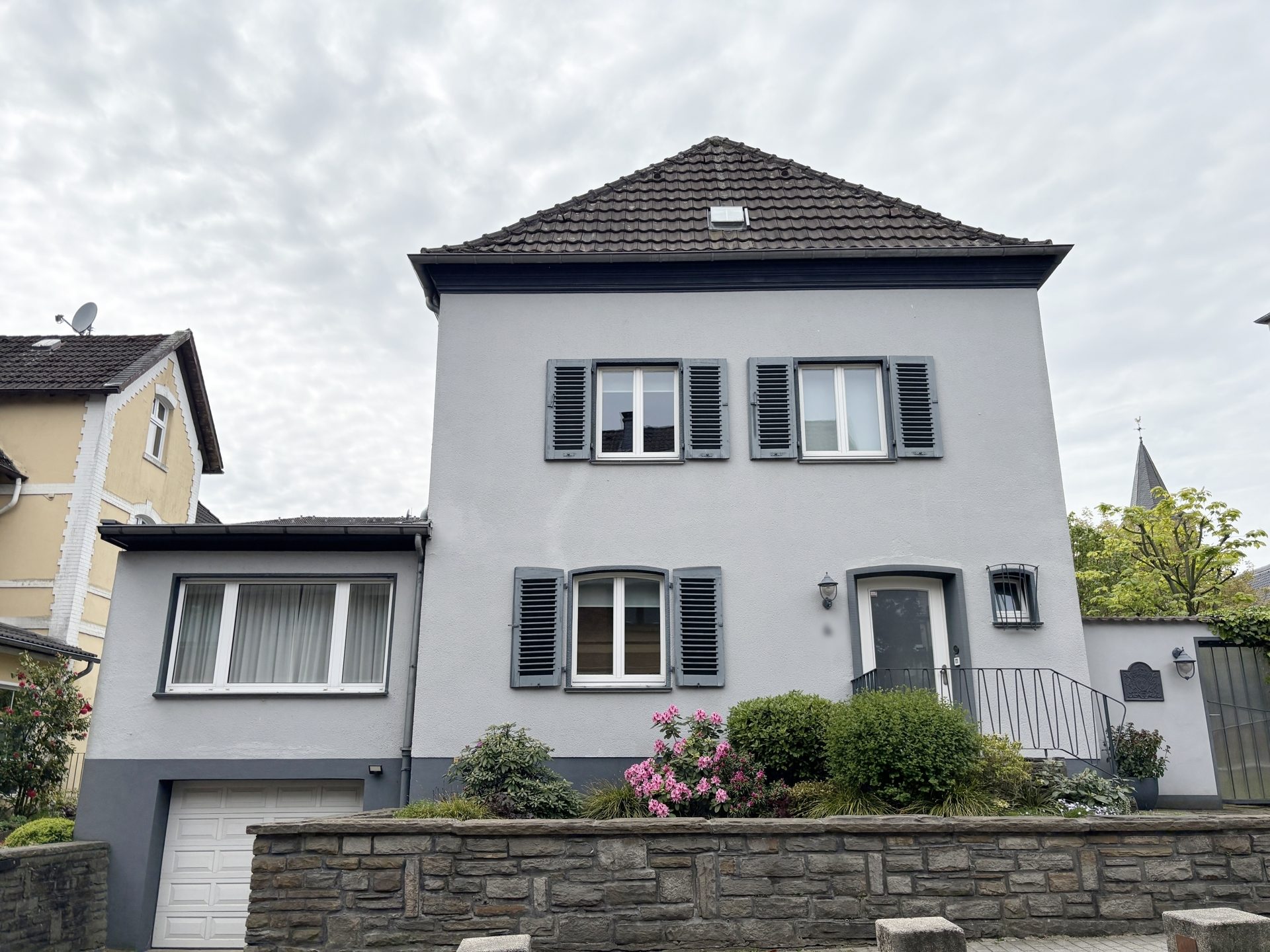 Böcker Wohnimmobilien - Immobilienangebot - Heiligenhaus - Alle - Klassische, stilvoll sanierte Villa, im Herzen von Heiligenhaus