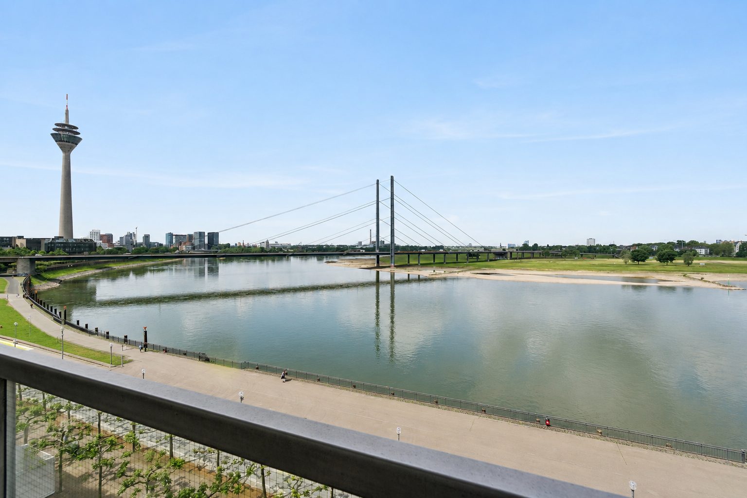 Böcker Wohnimmobilien - Immobilienangebot - Düsseldorf - Carlstadt - Alle - Ausnahmeimmobilie mit sensationellem Ausblick wartet auf individuelle Gestaltung