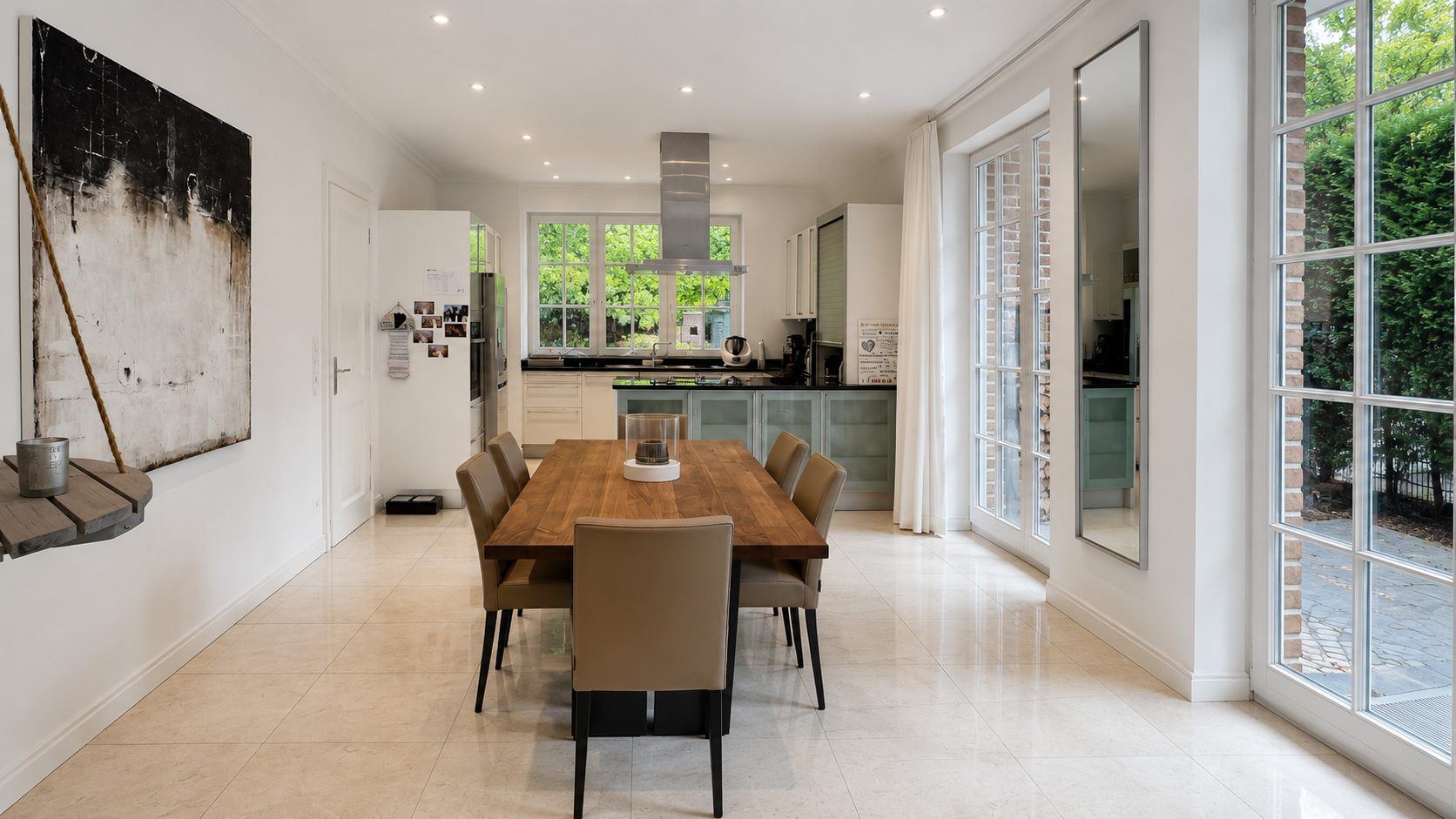 Böcker Wohnimmobilien - Immobilienangebot - Düsseldorf / Wittlaer - Alle - Repräsentatives Familiendomizil mit 7 Zi., EBK, 2 Bäder, Kamin u. Garten.
