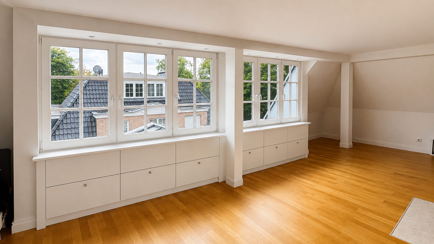 Böcker Wohnimmobilien - Immobilienangebot - Düsseldorf / Wittlaer - Alle - Repräsentatives Familiendomizil mit 7 Zi., EBK, 2 Bäder, Kamin u. Garten.
