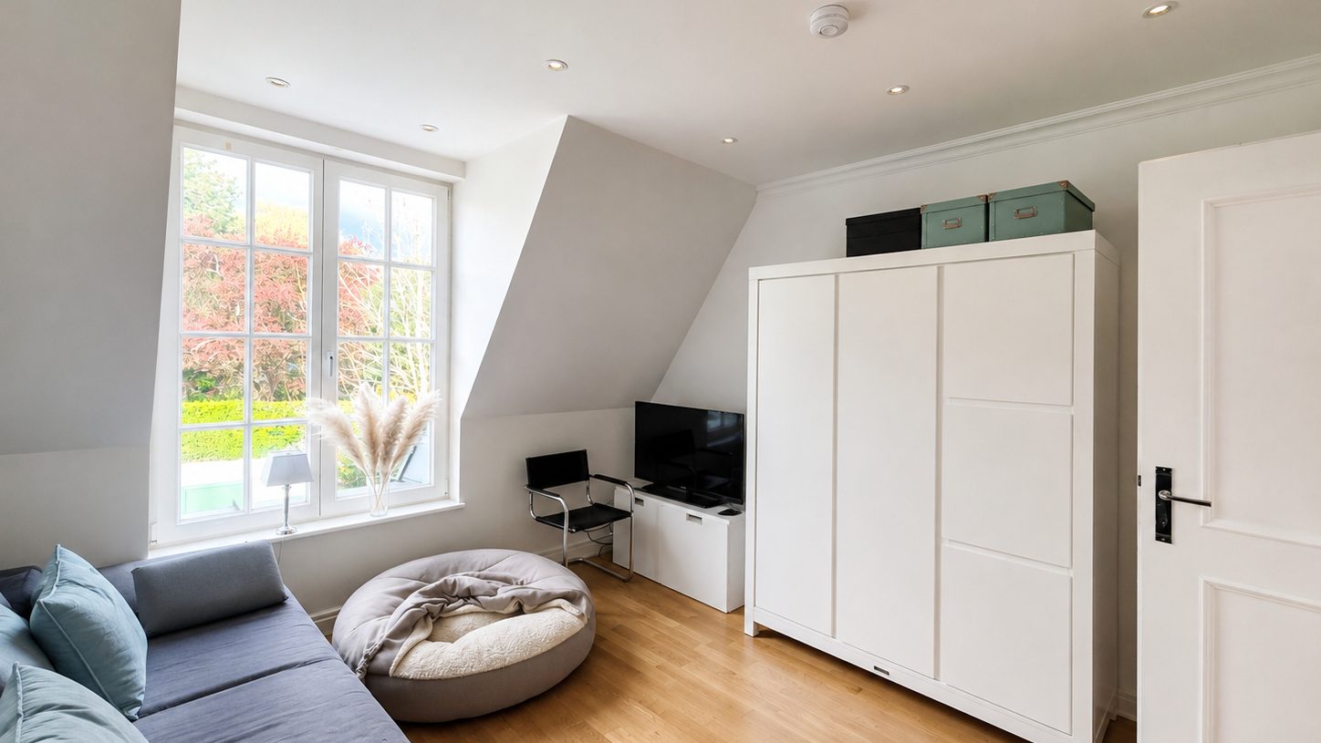 Böcker Wohnimmobilien - Immobilienangebot - Düsseldorf / Wittlaer - Alle - Repräsentatives Familiendomizil mit 7 Zi., EBK, 2 Bäder, Kamin u. Garten.