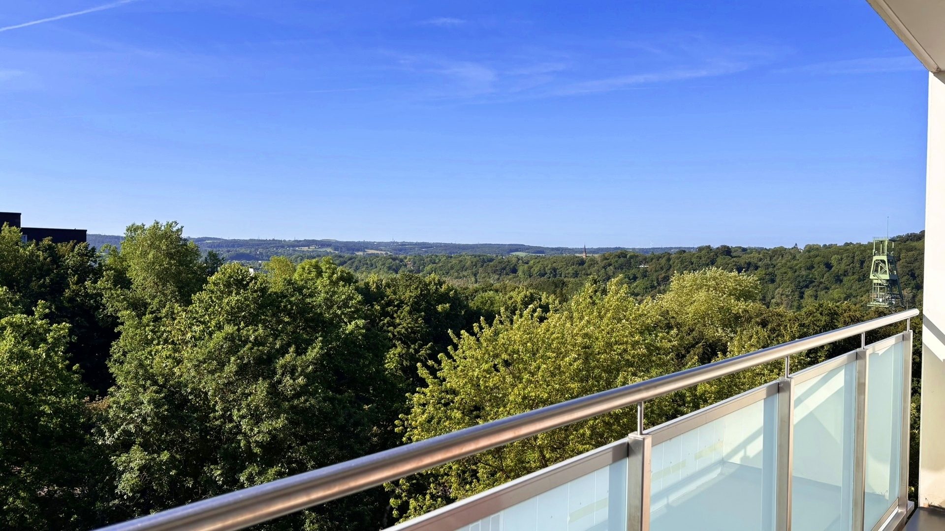 Böcker Wohnimmobilien - Immobilienangebot - Essen / Überruhr - Alle - Wohnen mit Fernsicht – 3,5-Zimmer-Wohnung mit Balkon in Überruhr