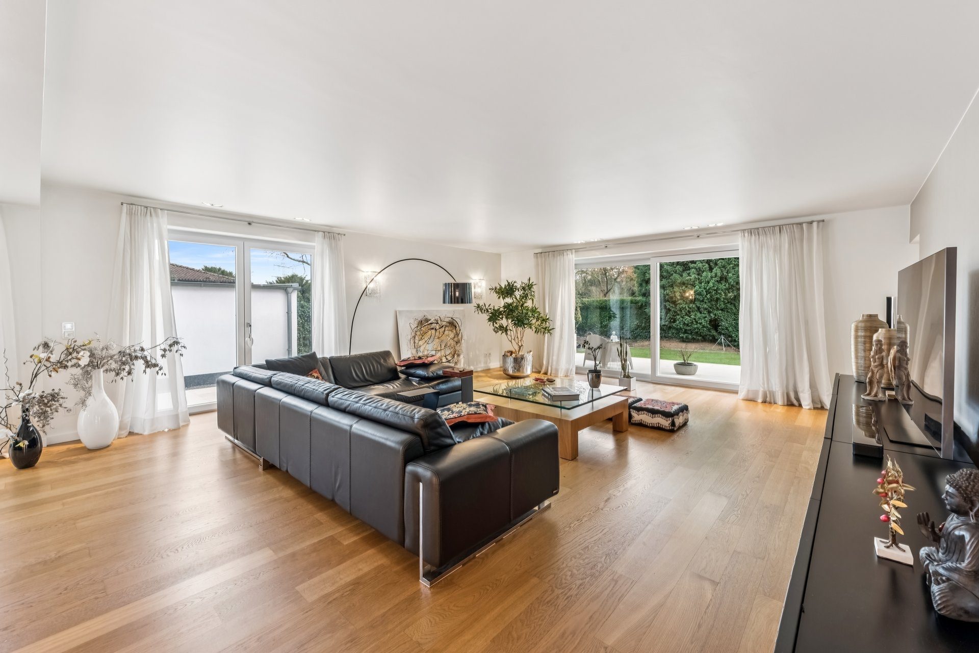 Böcker Wohnimmobilien - Immobilienangebot - Meerbusch / Osterath - Alle - Freistehend und flexible Raumlösungen auf großem Grundstück