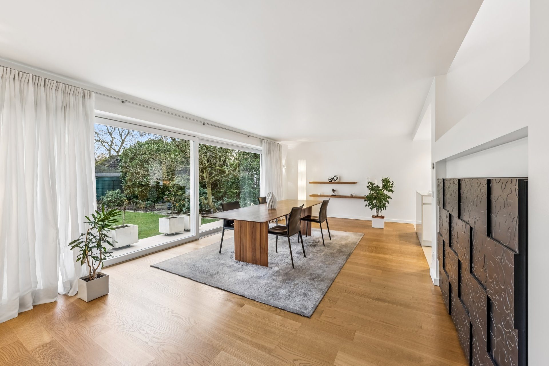 Böcker Wohnimmobilien - Immobilienangebot - Meerbusch / Osterath - Alle - Freistehend und flexible Raumlösungen auf großem Grundstück