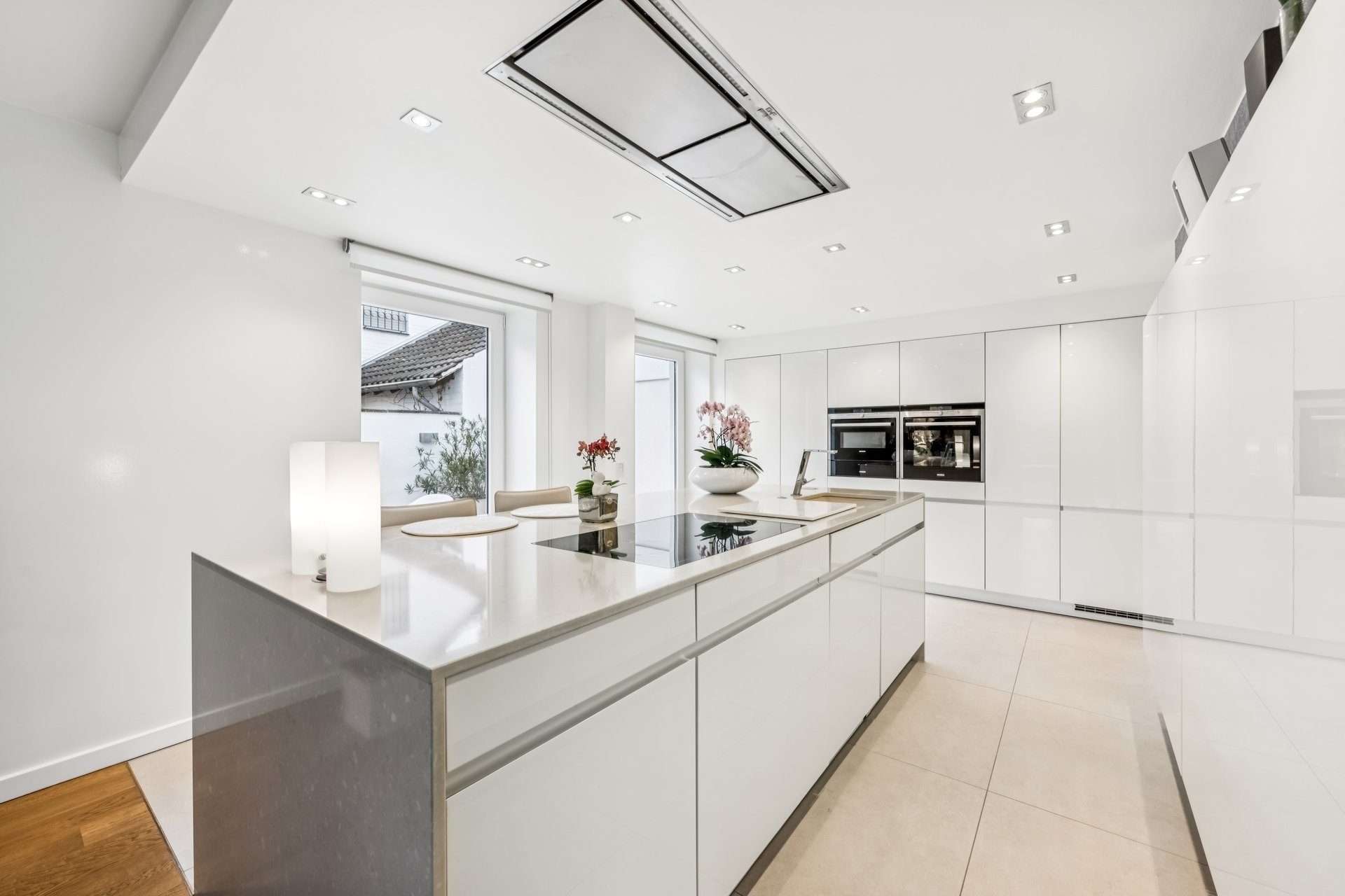 Böcker Wohnimmobilien - Immobilienangebot - Meerbusch / Osterath - Alle - Freistehend und flexible Raumlösungen auf großem Grundstück
