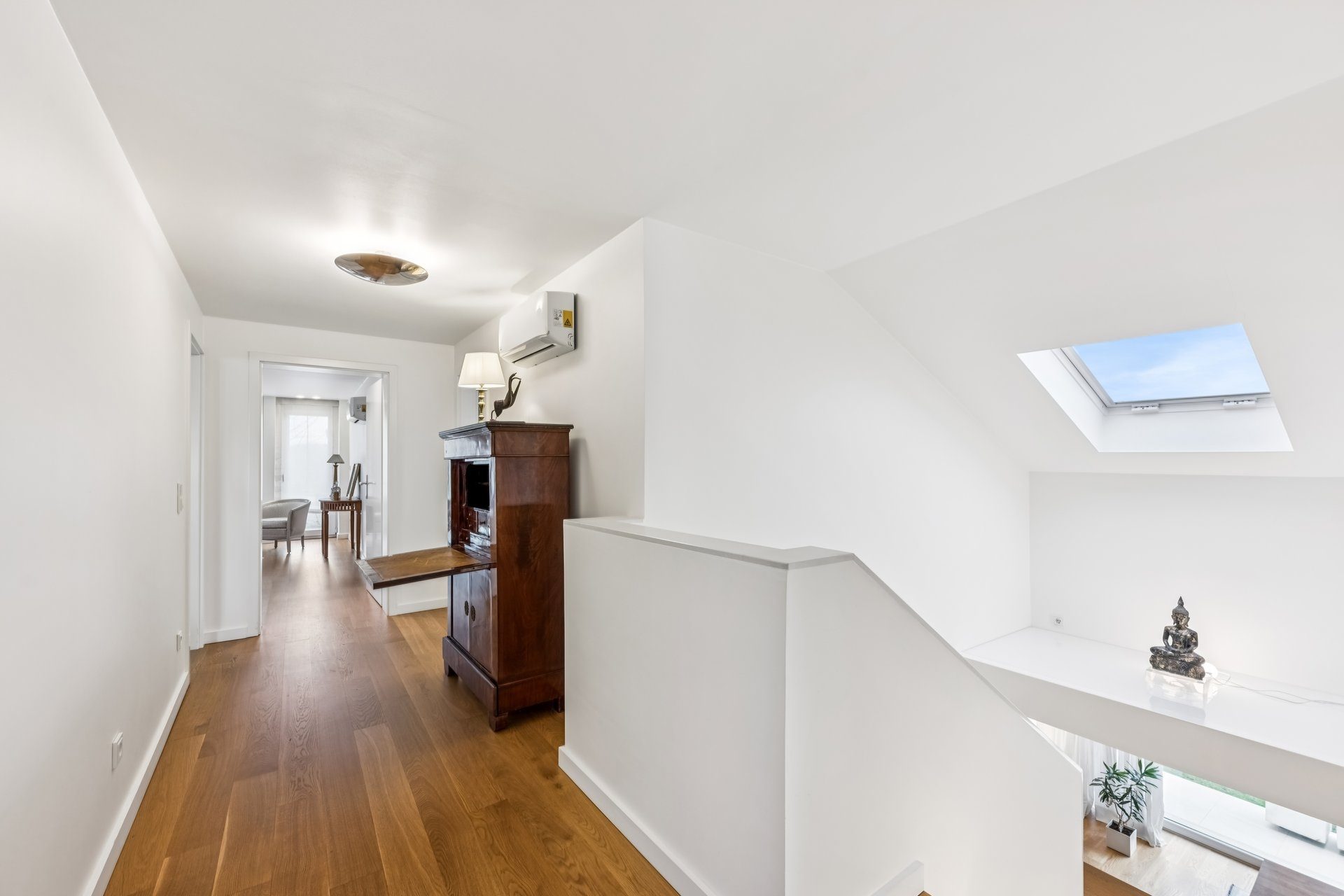 Böcker Wohnimmobilien - Immobilienangebot - Meerbusch / Osterath - Alle - Freistehend und flexible Raumlösungen auf großem Grundstück