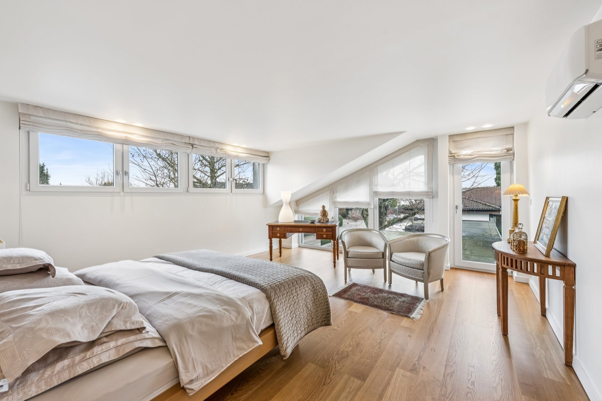 Böcker Wohnimmobilien - Immobilienangebot - Meerbusch / Osterath - Alle - Freistehend und flexible Raumlösungen auf großem Grundstück