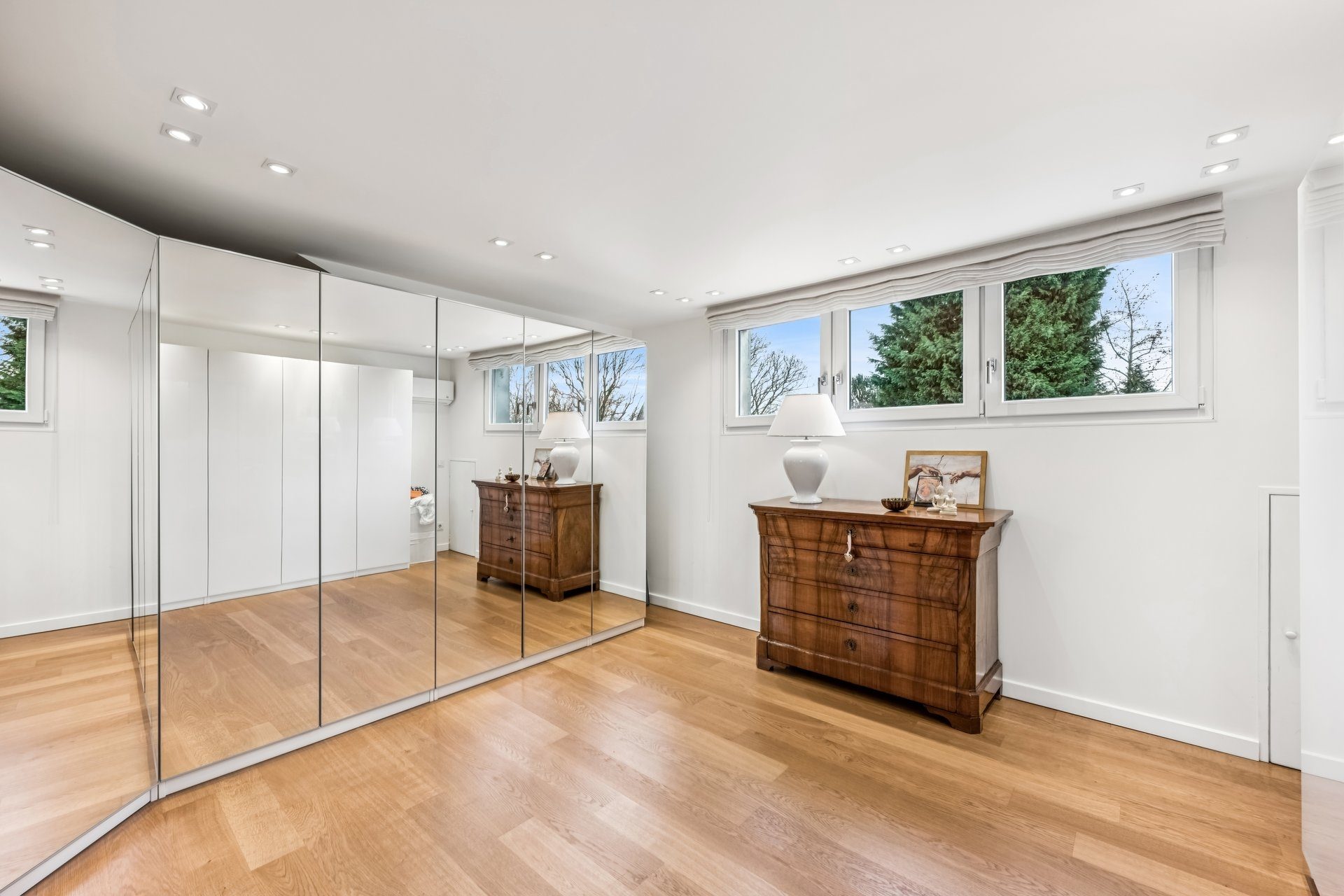 Böcker Wohnimmobilien - Immobilienangebot - Meerbusch / Osterath - Alle - Freistehend und flexible Raumlösungen auf großem Grundstück