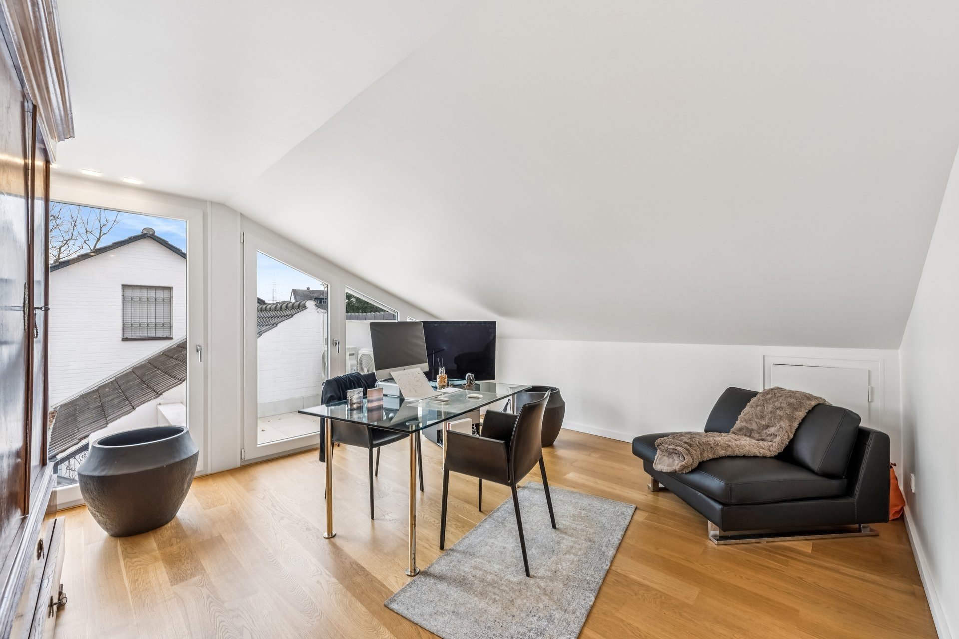 Böcker Wohnimmobilien - Immobilienangebot - Meerbusch / Osterath - Alle - Freistehend und flexible Raumlösungen auf großem Grundstück