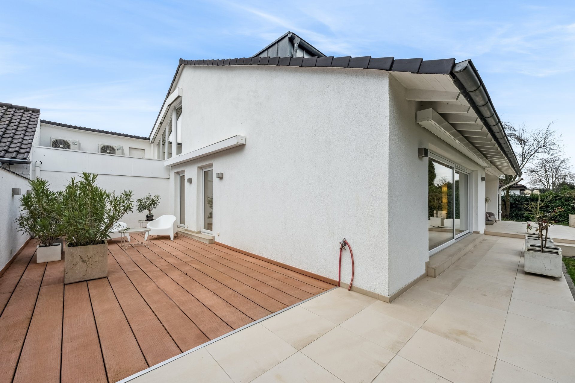 Böcker Wohnimmobilien - Immobilienangebot - Meerbusch / Osterath - Alle - Freistehend und flexible Raumlösungen auf großem Grundstück