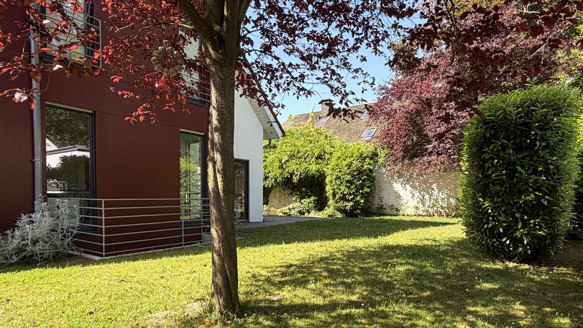 Böcker Wohnimmobilien - Immobilienangebot - Düsseldorf / Wittlaer - Alle - Exklusive, moderne Doppelhaushälfte in Wittlaer. Nähe Rhein und U79