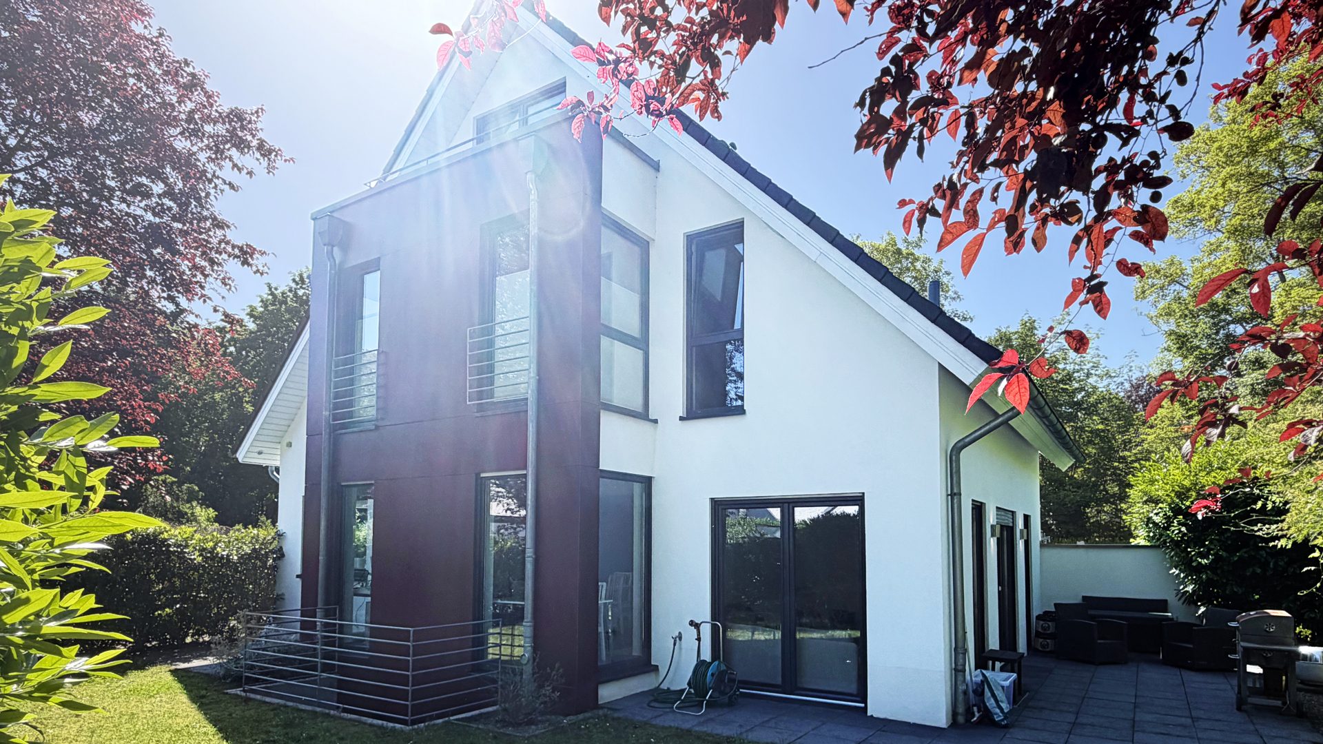 Böcker Wohnimmobilien - Immobilienangebot - Düsseldorf / Wittlaer - Alle - Exklusive, moderne Doppelhaushälfte in Wittlaer. Nähe Rhein und U79