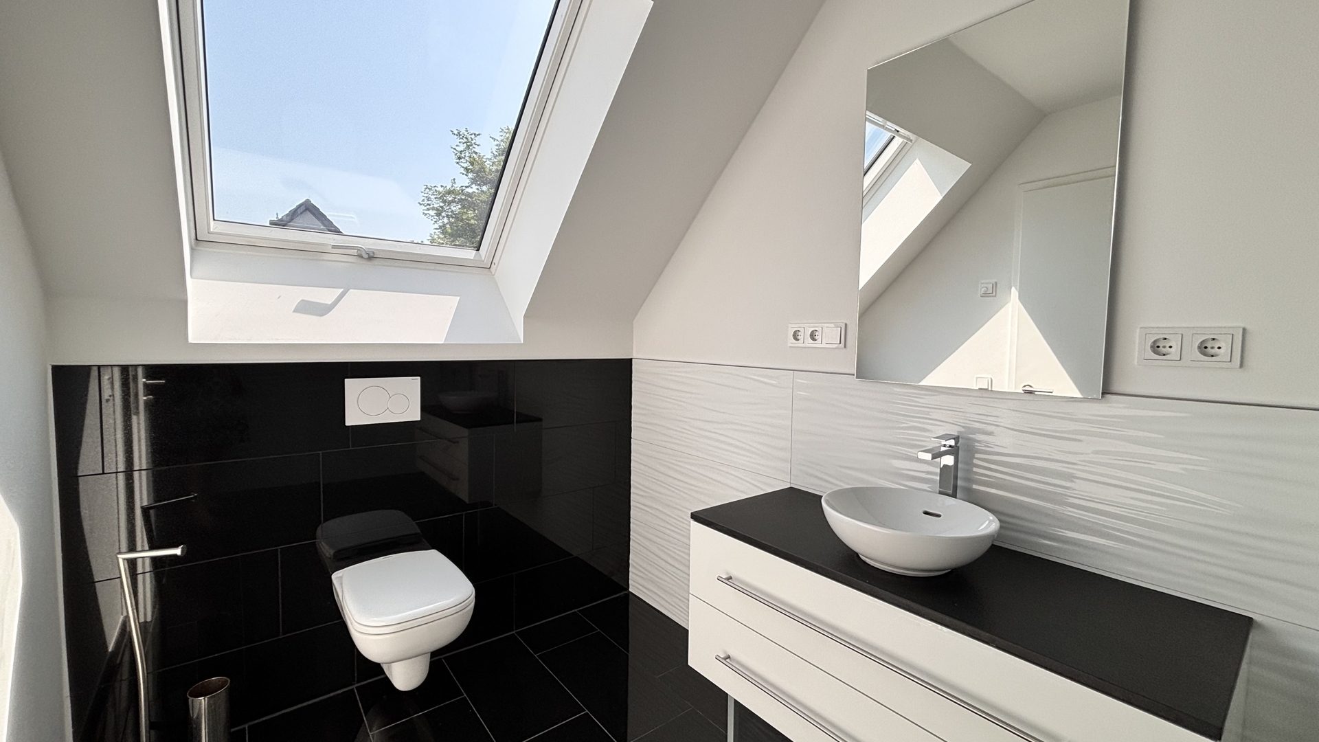 Böcker Wohnimmobilien - Immobilienangebot - Düsseldorf / Lohausen - Alle - Exklusiver Neubau für höchste Ansprüche