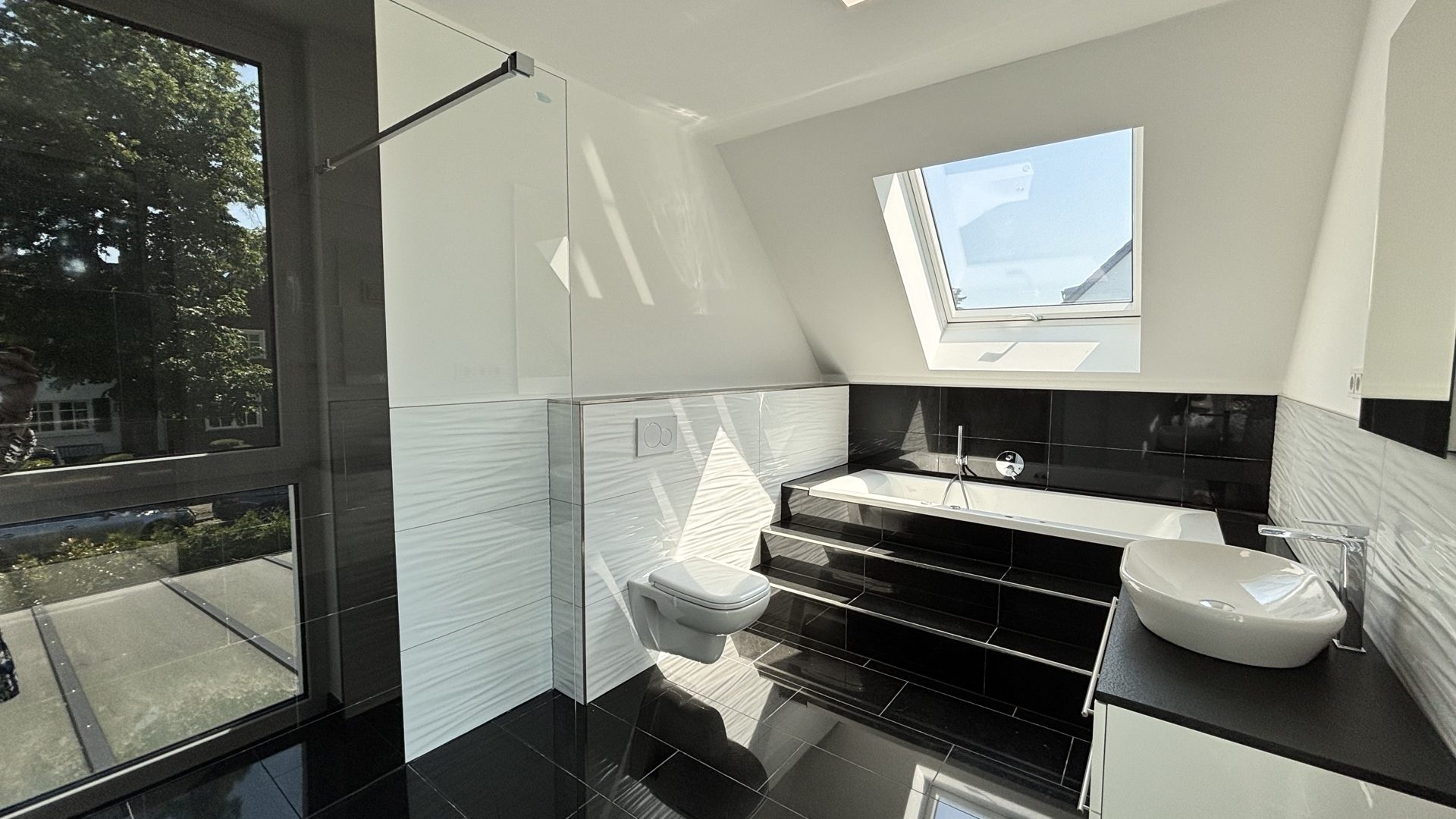Böcker Wohnimmobilien - Immobilienangebot - Düsseldorf / Lohausen - Alle - Exklusiver Neubau für höchste Ansprüche
