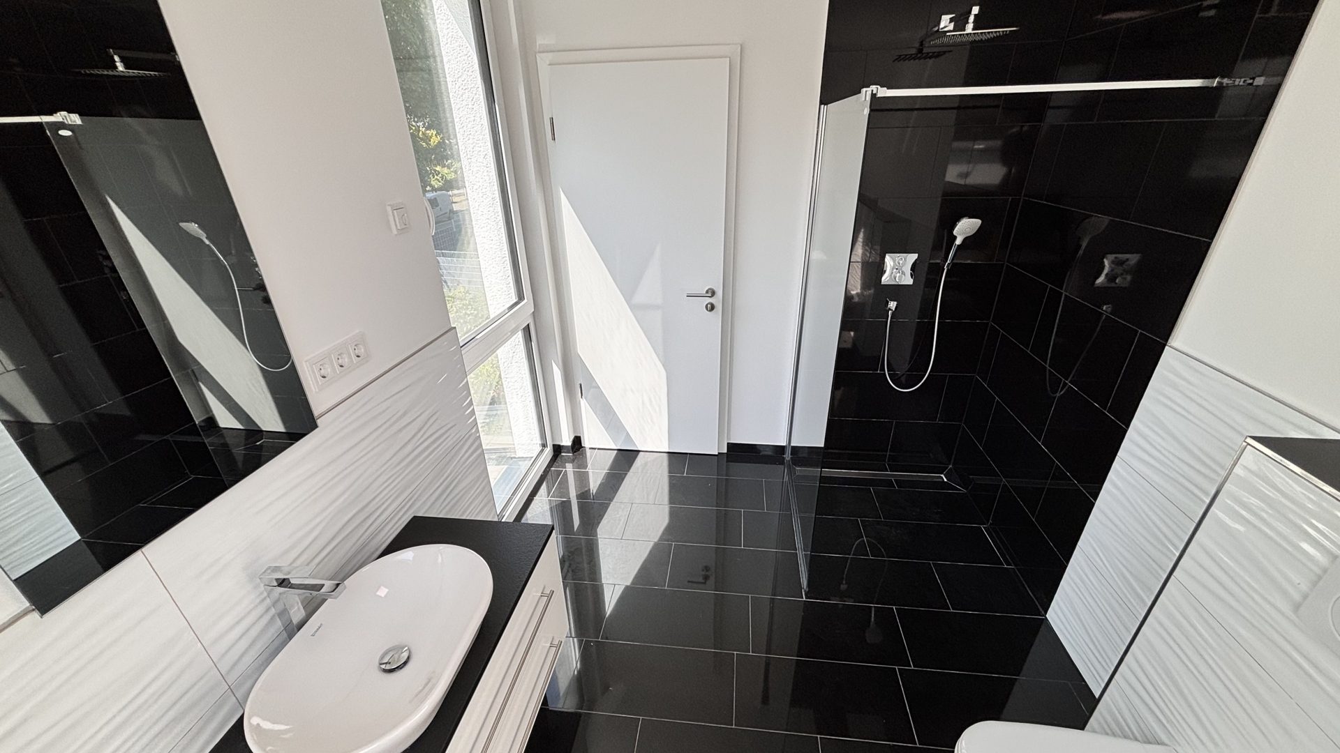 Böcker Wohnimmobilien - Immobilienangebot - Düsseldorf / Lohausen - Alle - Exklusiver Neubau für höchste Ansprüche