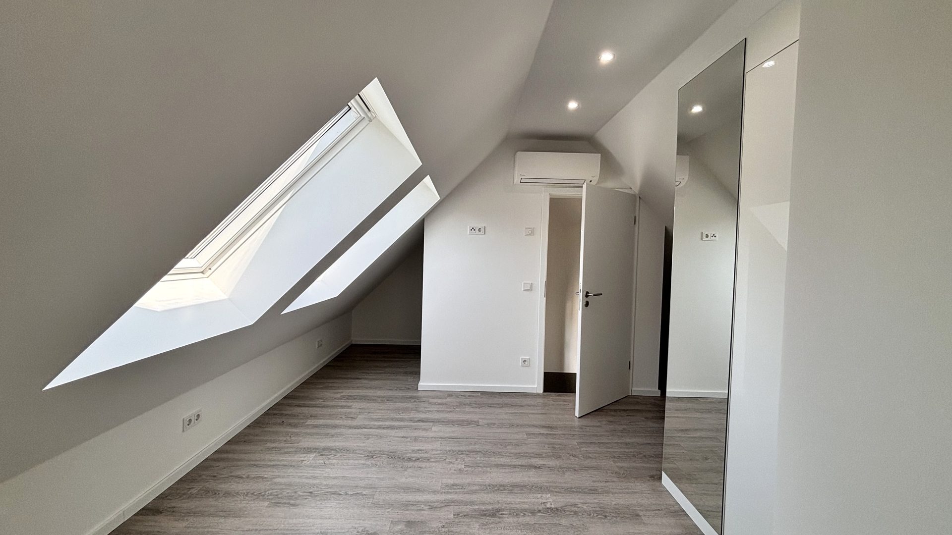 Böcker Wohnimmobilien - Immobilienangebot - Düsseldorf / Lohausen - Alle - Exklusiver Neubau für höchste Ansprüche
