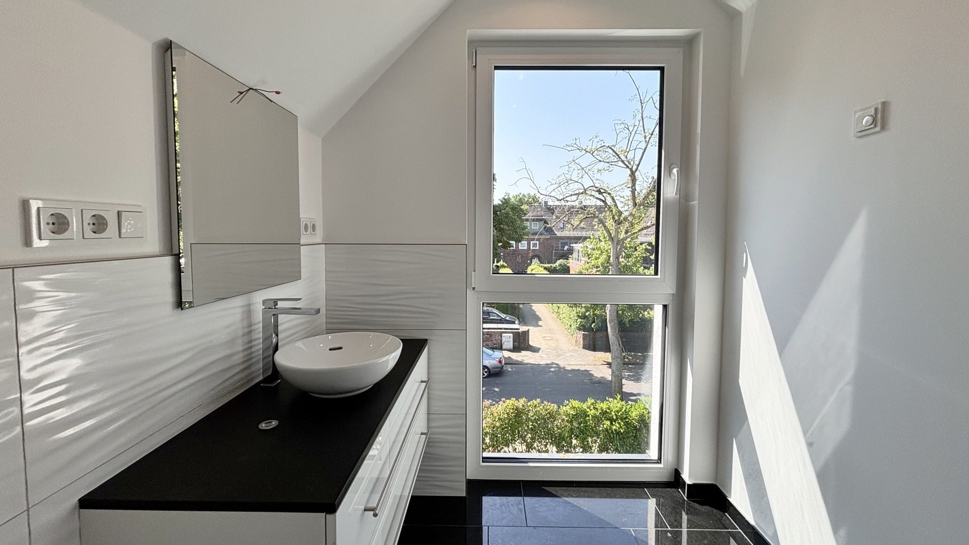 Böcker Wohnimmobilien - Immobilienangebot - Düsseldorf / Lohausen - Alle - Exklusiver Neubau für höchste Ansprüche