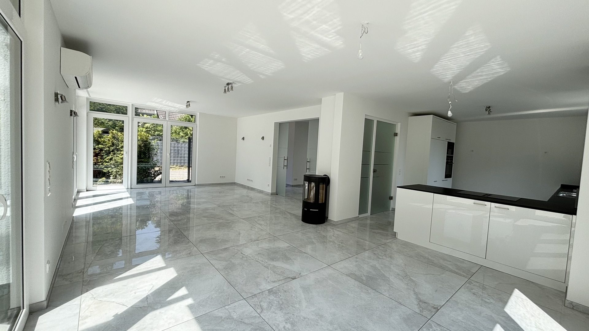 Böcker Wohnimmobilien - Immobilienangebot - Düsseldorf / Lohausen - Alle - Exklusiver Neubau für höchste Ansprüche