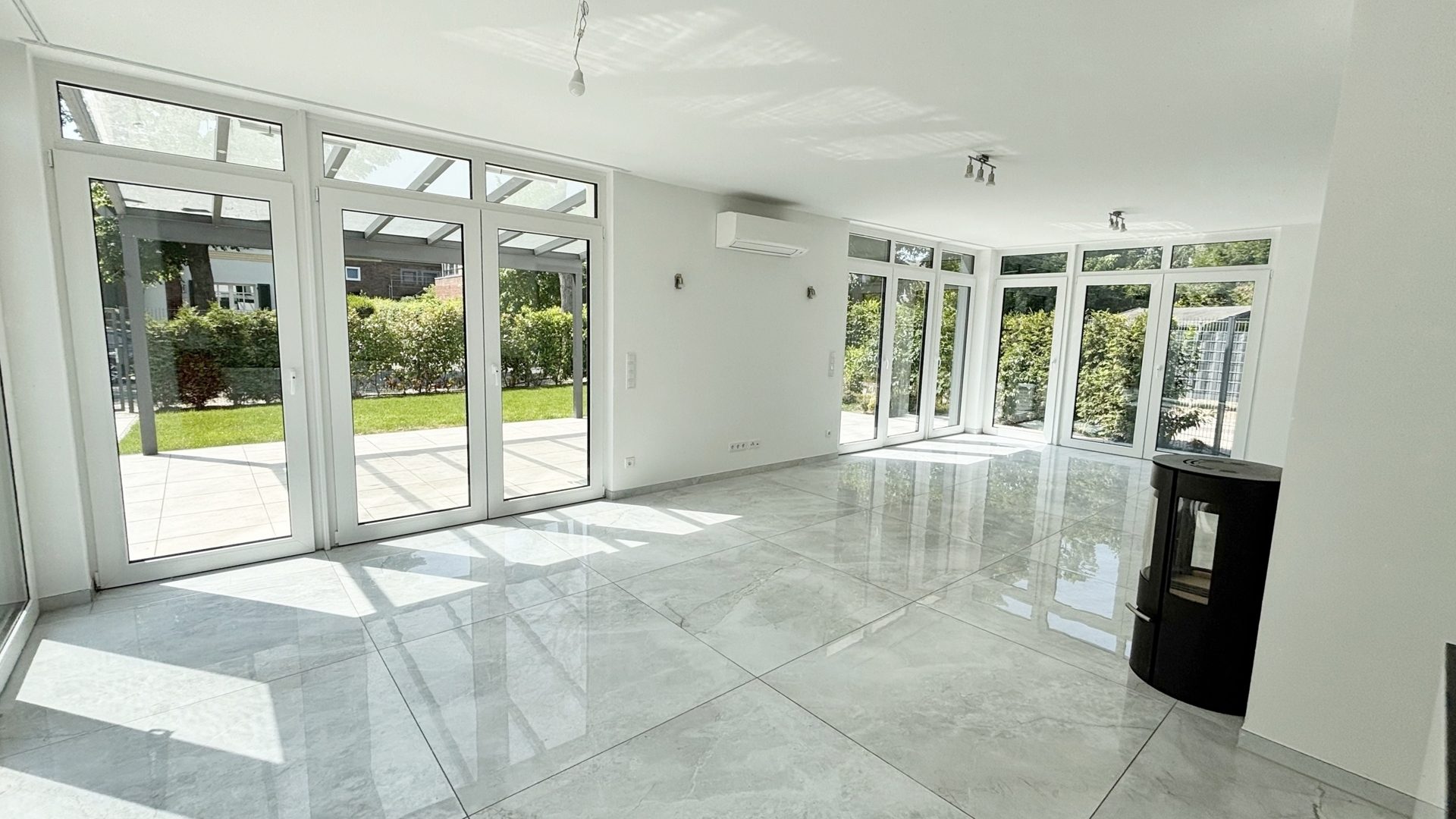 Böcker Wohnimmobilien - Immobilienangebot - Düsseldorf / Lohausen - Alle - Exklusiver Neubau für höchste Ansprüche
